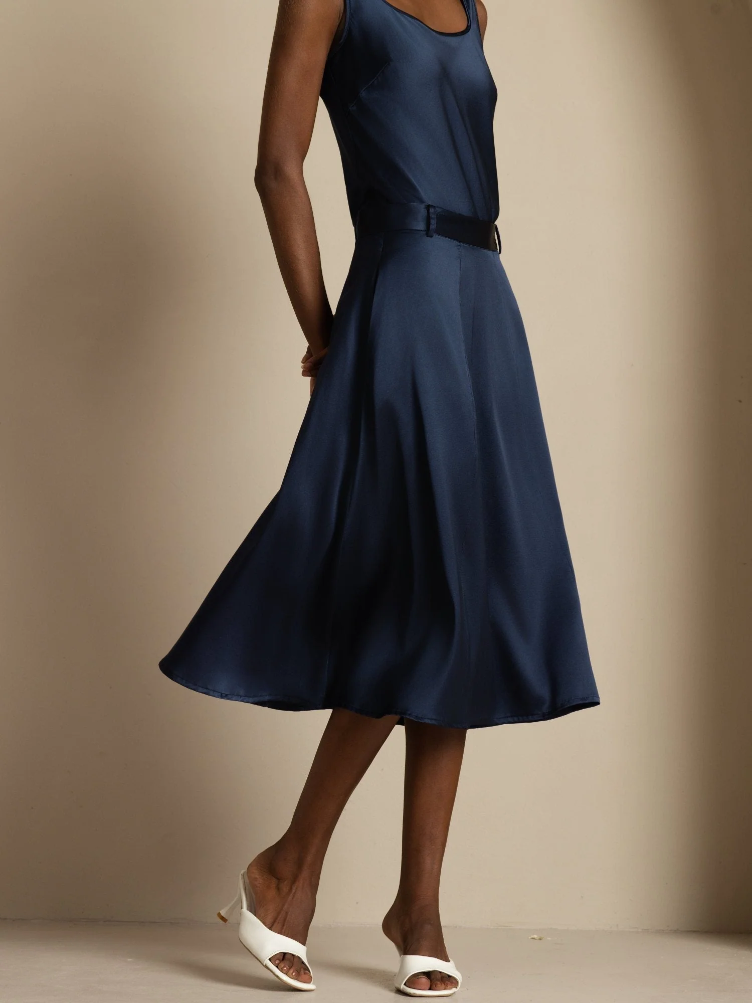 19Momme Silk High-Waist A-Line Midi Skirt with Pockets - Image 4