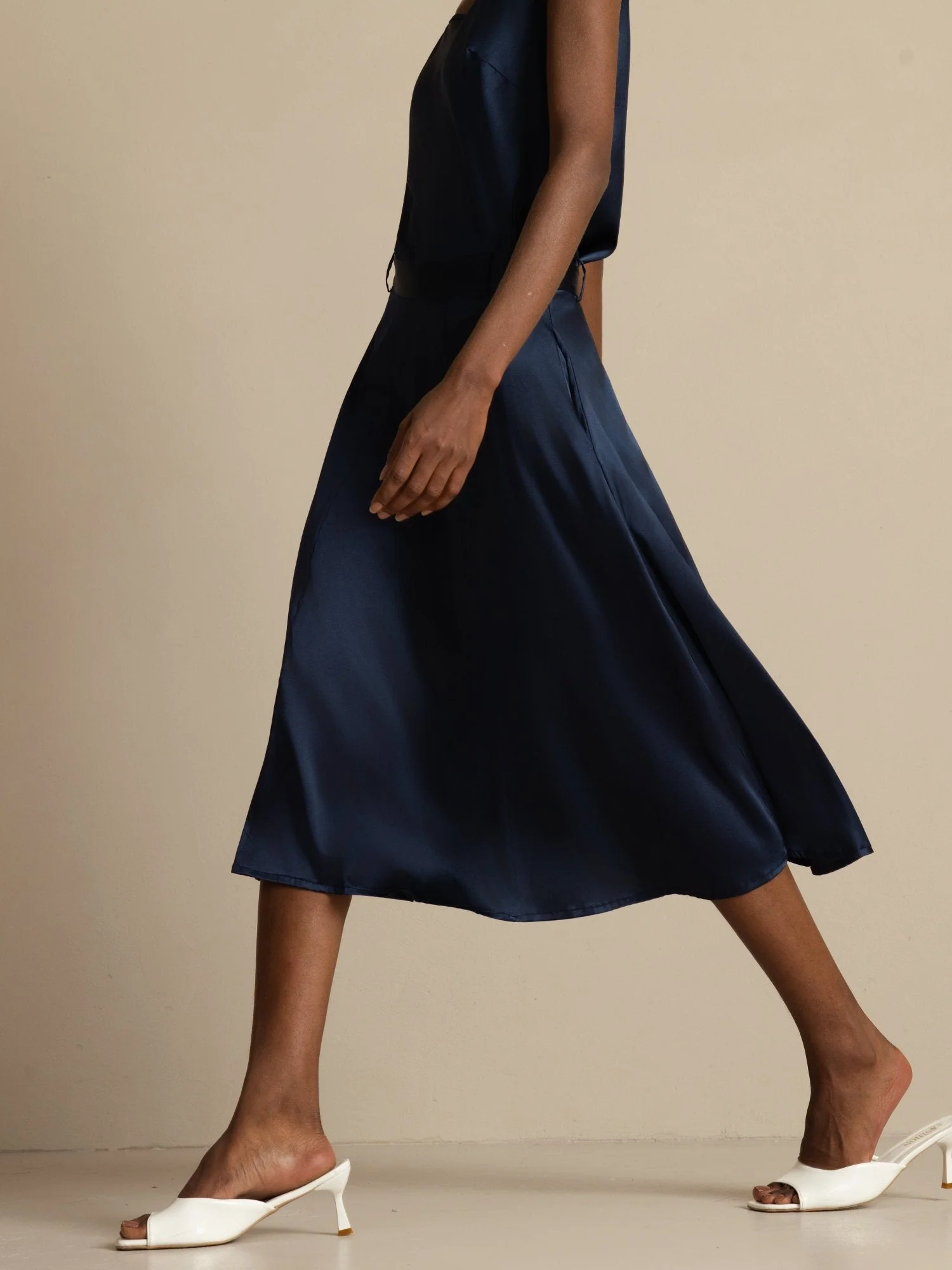 19Momme Silk High-Waist A-Line Midi Skirt with Pockets - Image 5