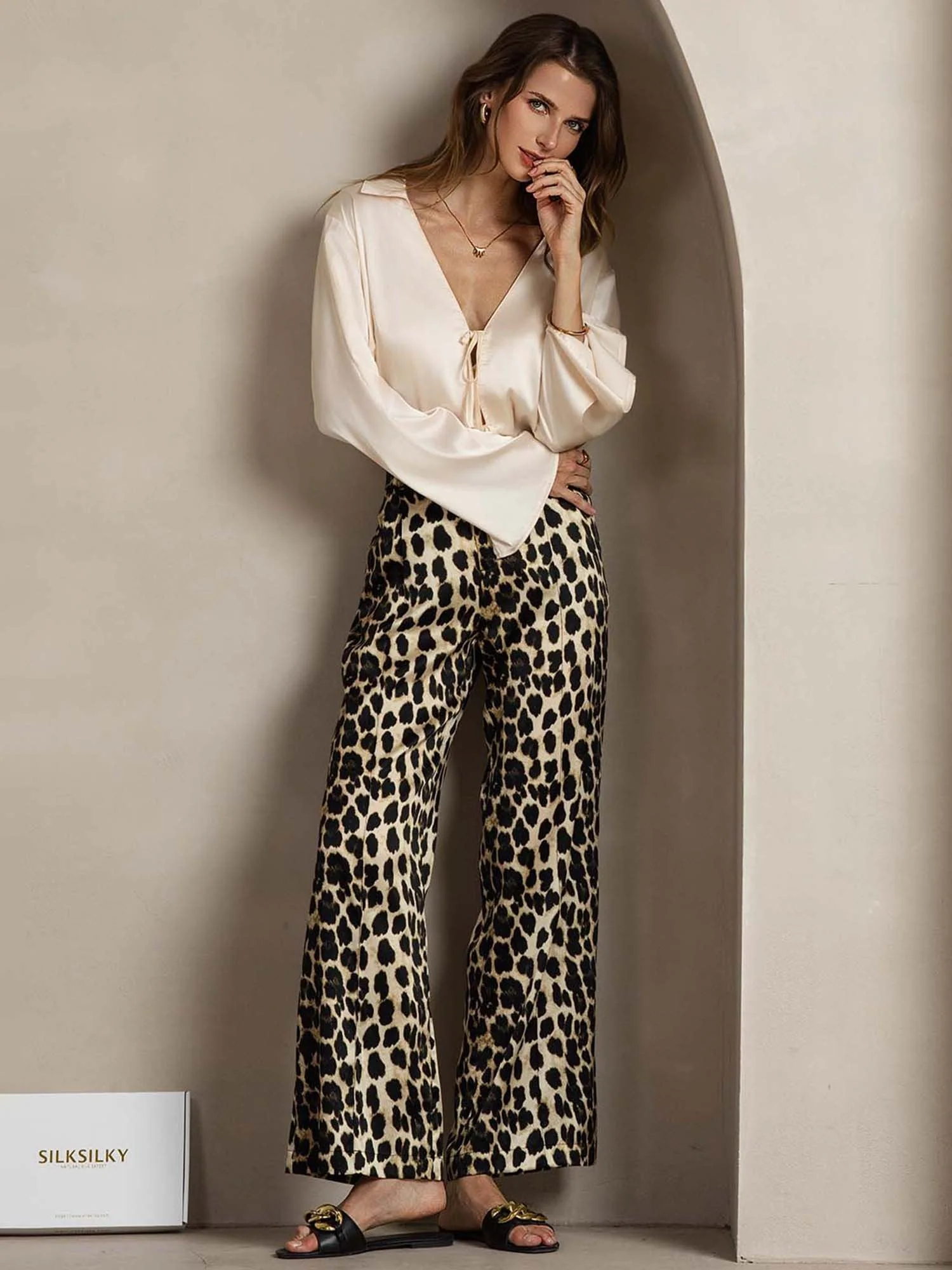 19Momme Silk Leopard Print Straight Leg Women's Pants With Side Pockets Design - Image 5