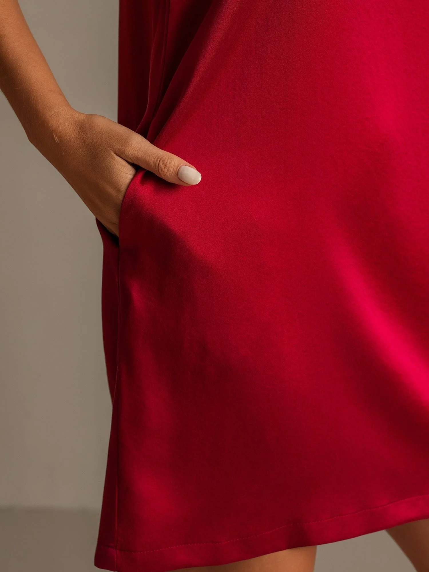 19Momme Washable Silk Sleeveless U Neck Short Nightgown with Side Pocket Design - Image 13