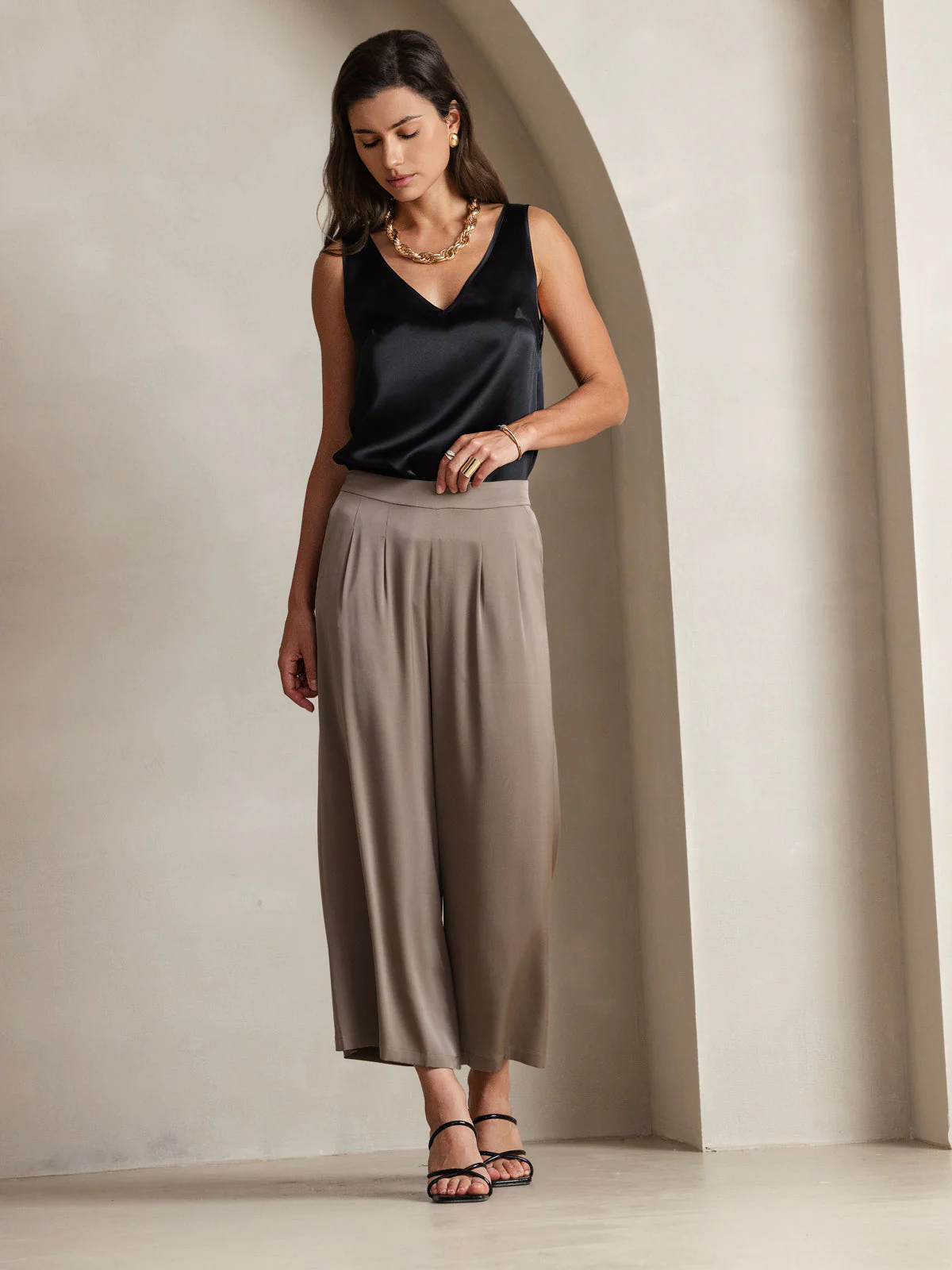 19Momme Silk Sleeveless V Neck Women's Tank Top with V Back Design - Image 56