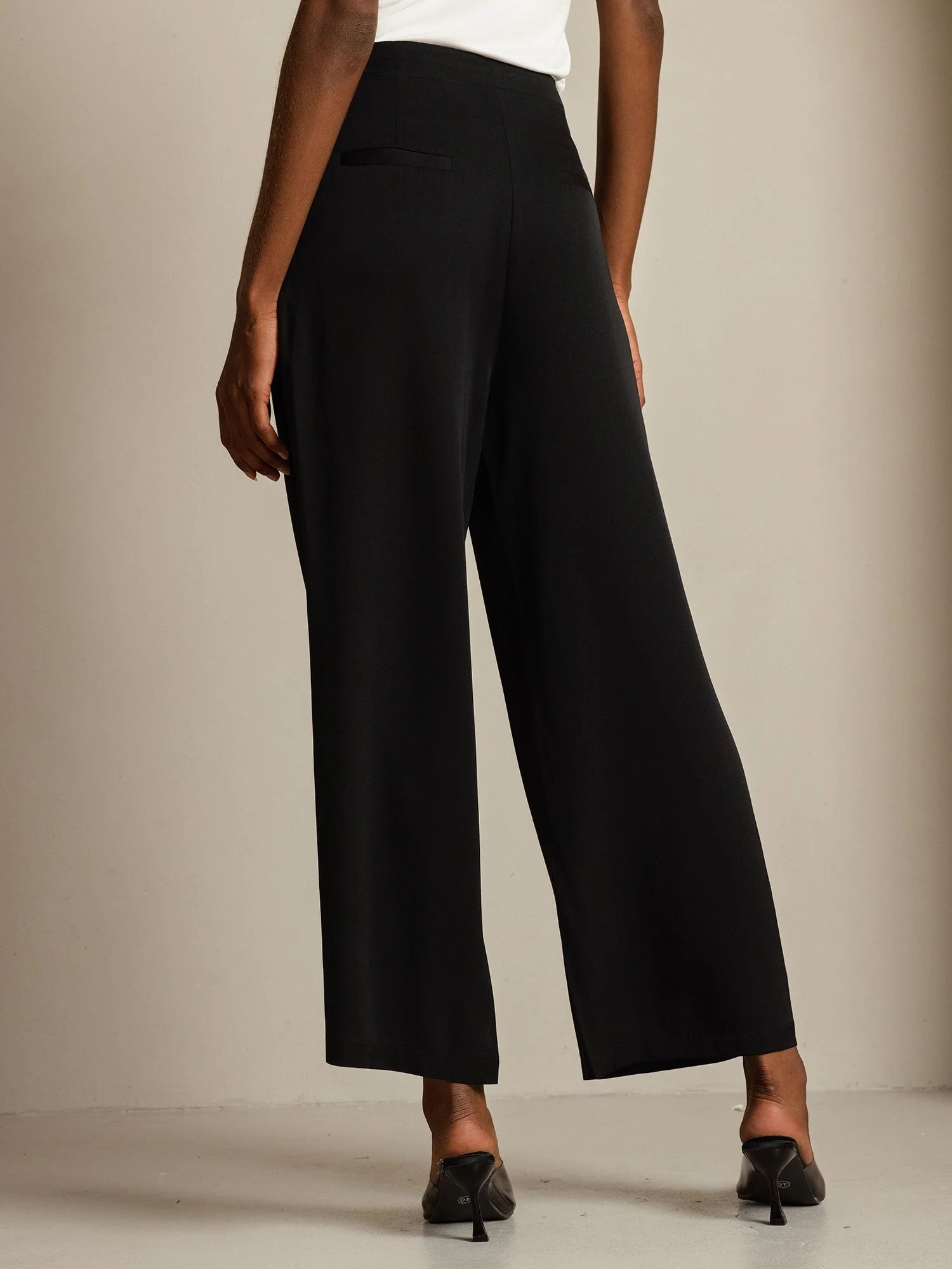 19Momme Silk Women's High Waist Wide Leg Drawstring Pants with Pockets - Image 11