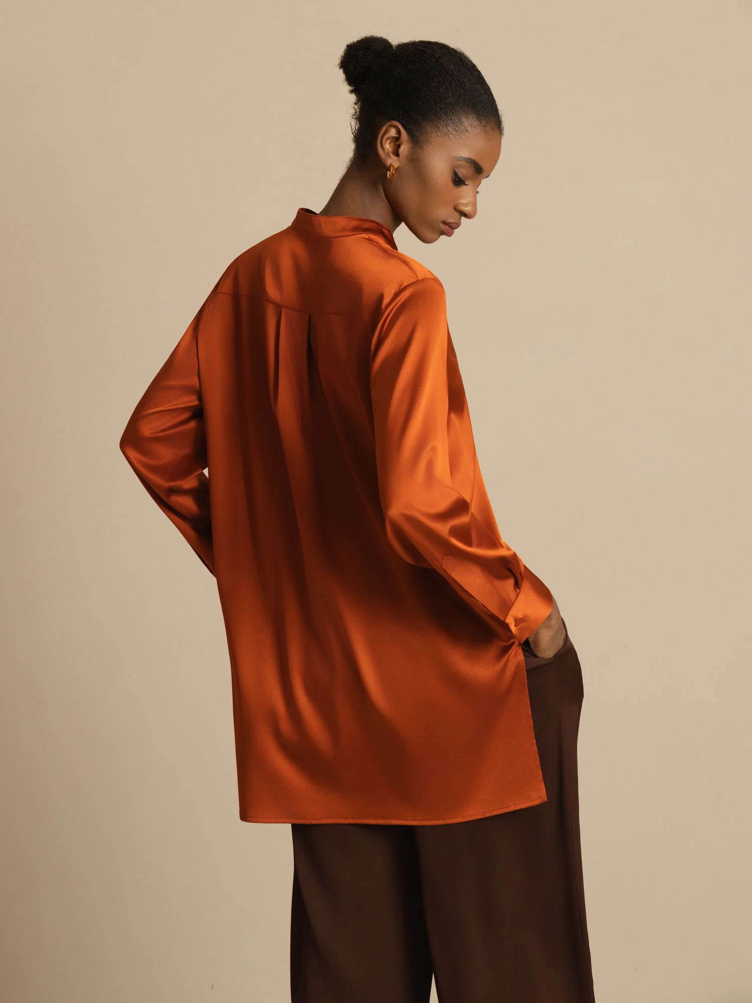 19Momme Silk Women’s  Stand Collar High-Low Blouse With Button Detail - Image 10