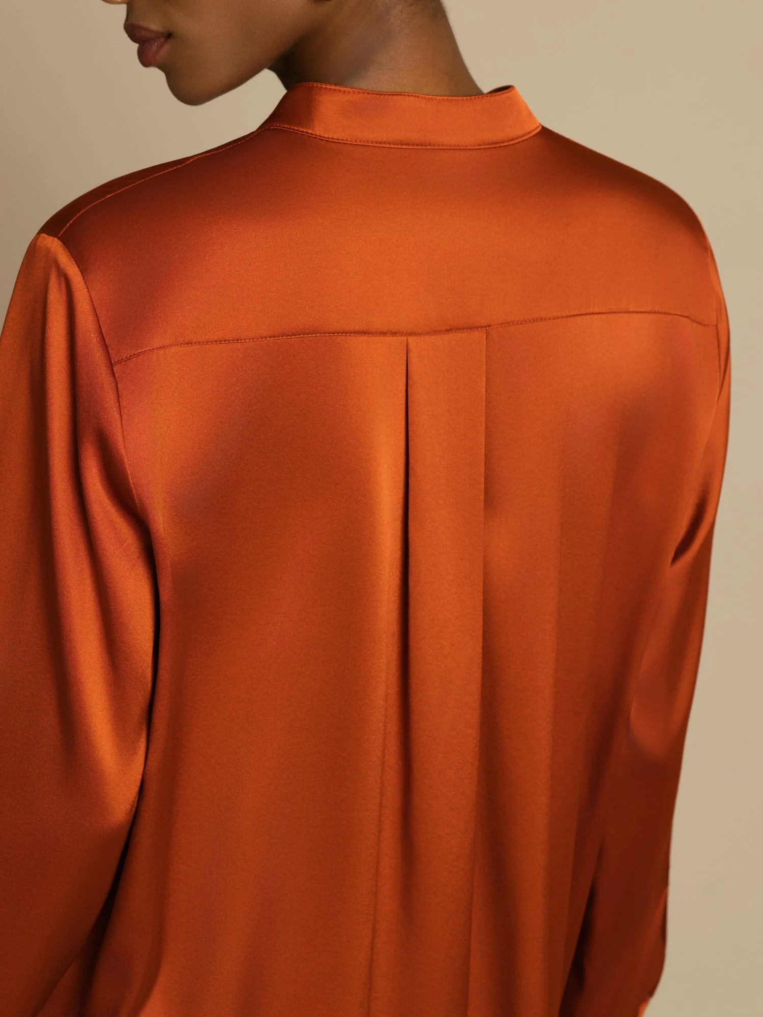 19Momme Silk Women’s  Stand Collar High-Low Blouse With Button Detail - Image 12
