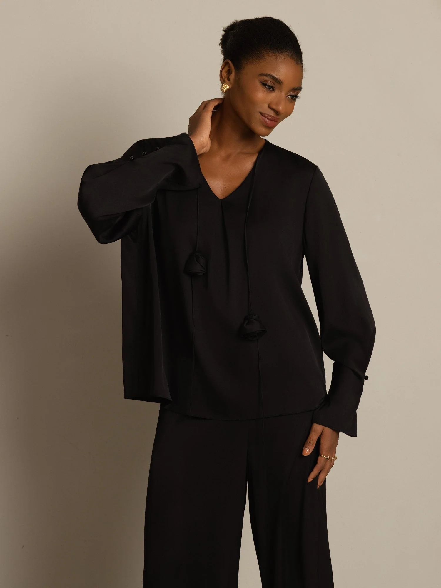 19Momme Silk Women's V Neck Long Sleeve Blouse With 3D Rose Detail - Image 12