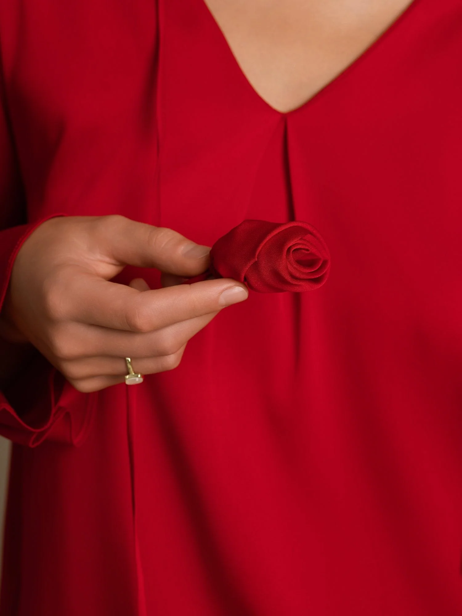 19Momme Silk Women's V Neck Long Sleeve Blouse With 3D Rose Detail - Image 21