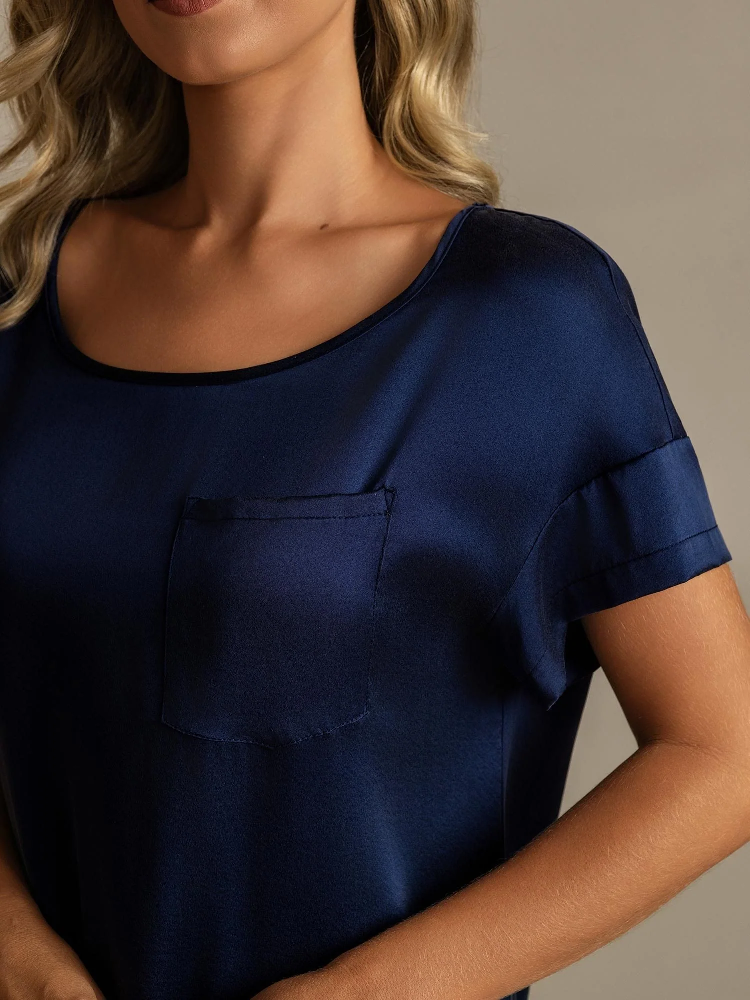 19Momme Washable Silk Short Sleeve Round Neck Short Nightgown - Image 4