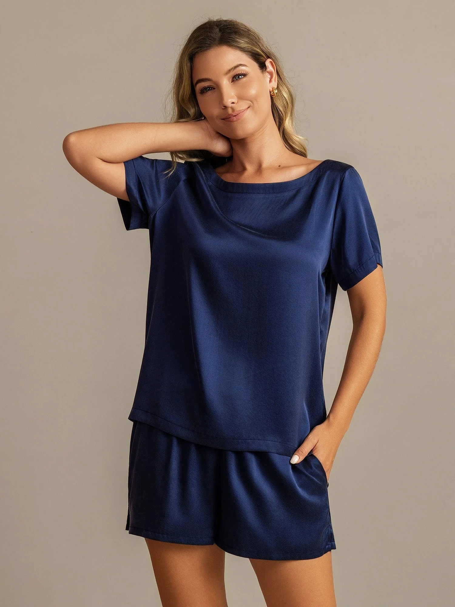 19Momme Women's Silk Short Sleeve Round Collar Pajamas Set with Side Pocket Design - Image 3