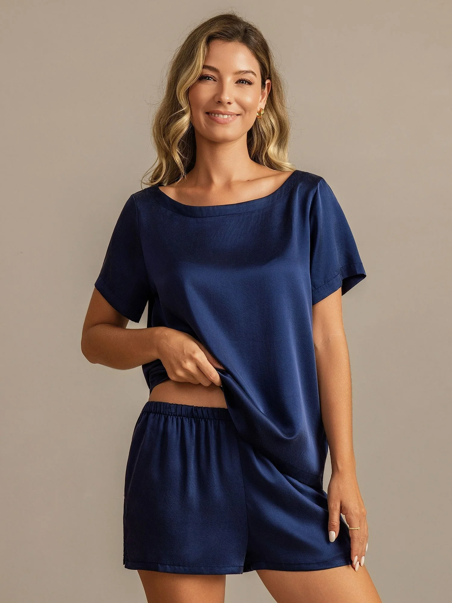 19Momme Women's Silk Short Sleeve Round Collar Pajamas Set with Side Pocket Design - Image 5