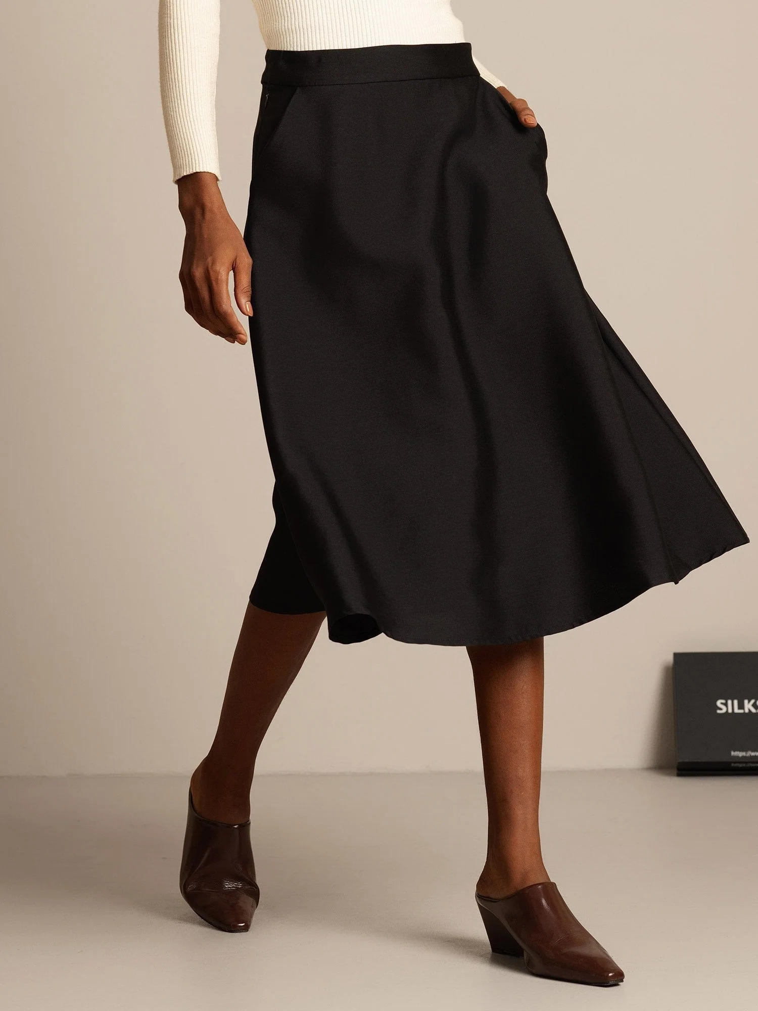 32Momme Silk-Wool Blend  A Line Midi Skirt with Zipper Deign - Image 3