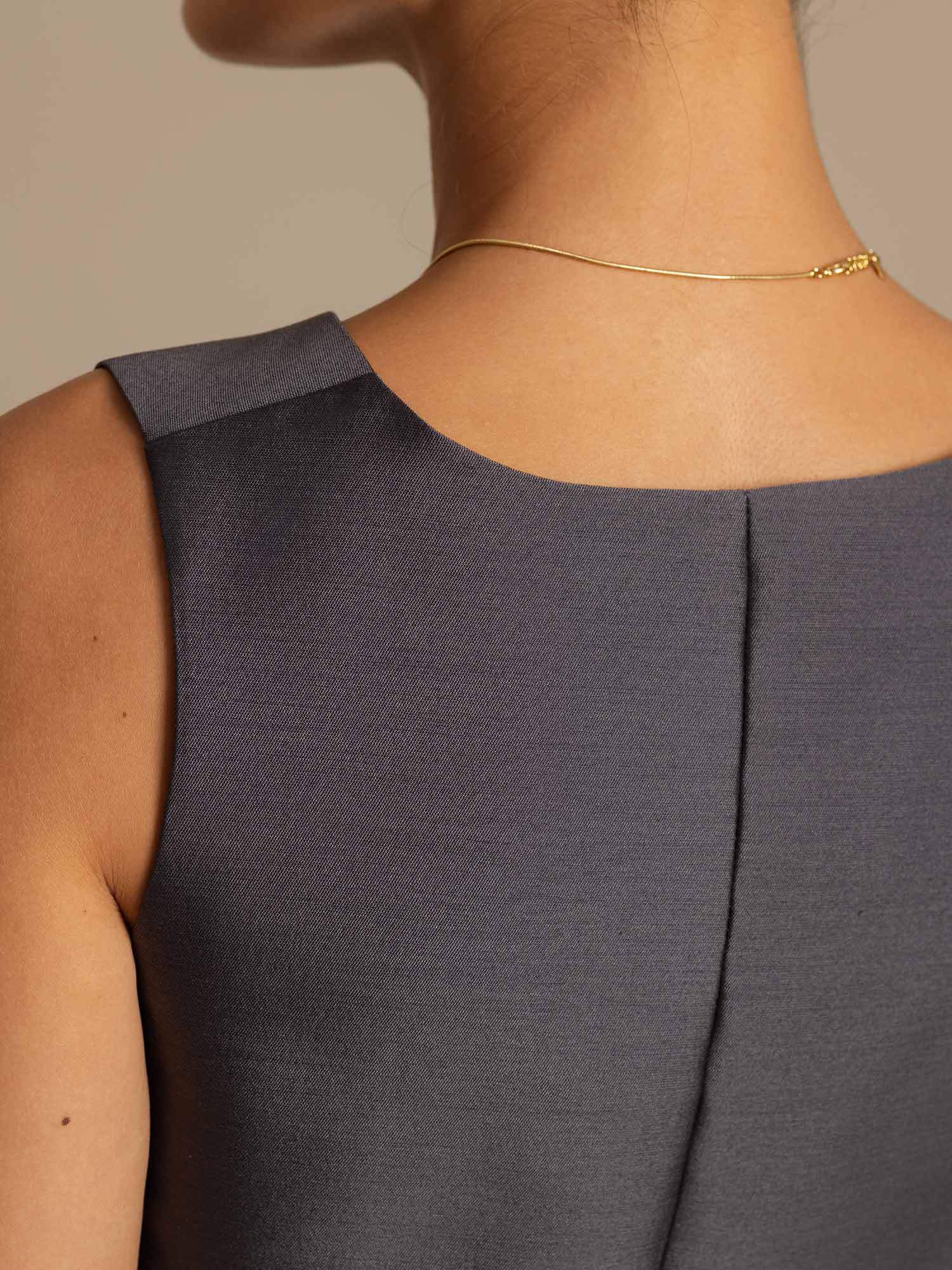 Clearance - 32Momme Silk-Wool Blend Women's V Neck Vest with Button Design - Image 4