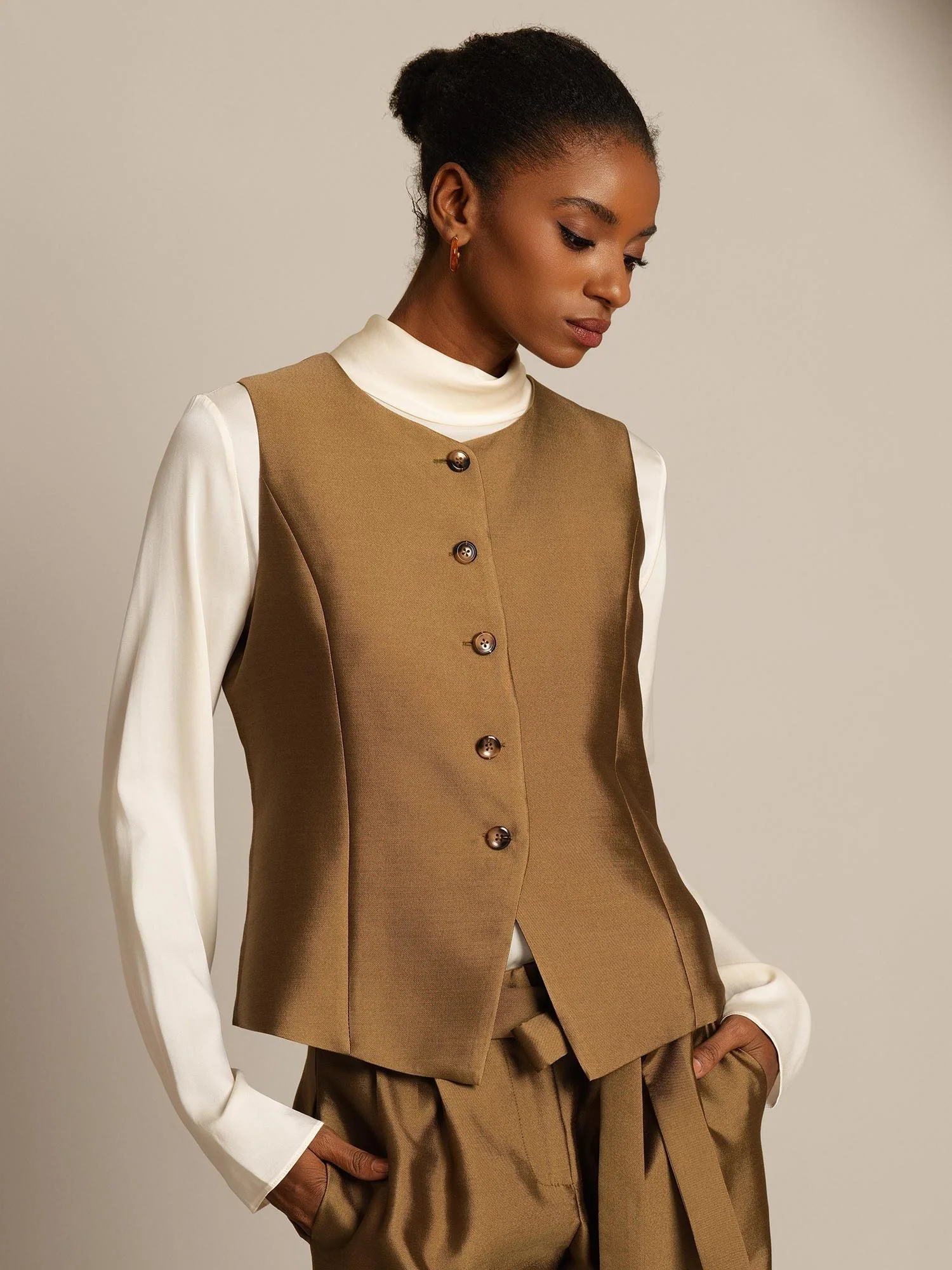 Clearance - 32Momme Silk-Wool Blend Women's Vest with Button Design - Image 3