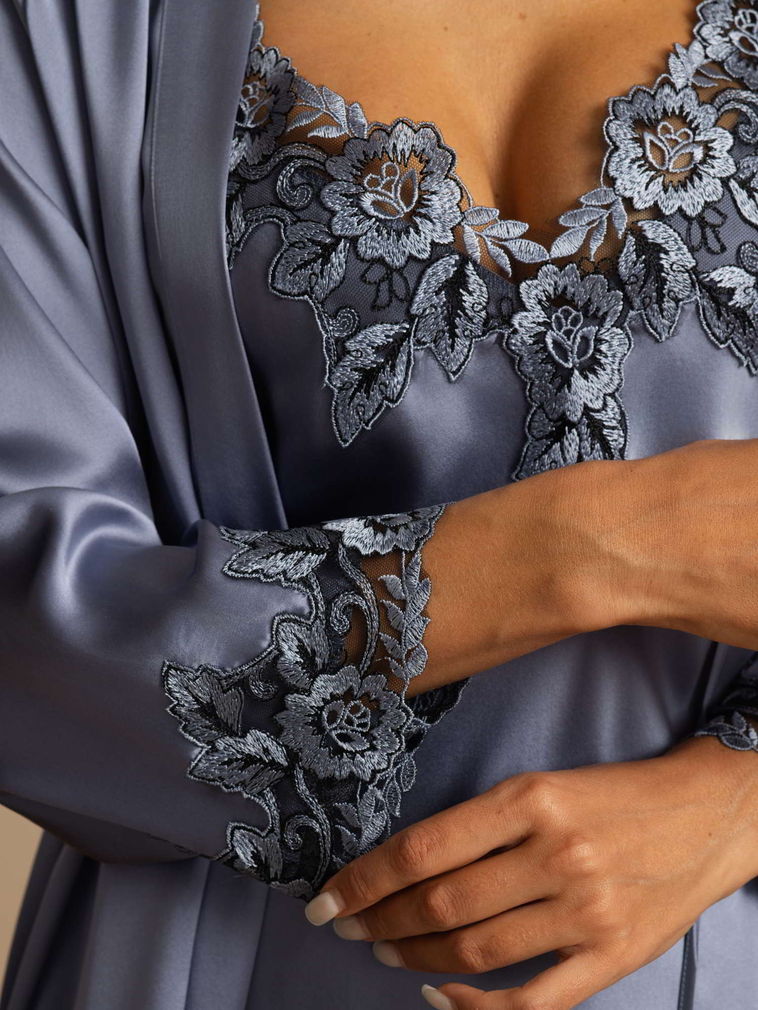 Elegant Pure Silk Lace Trimmed Robe and Camisole Set 3Pcs - Image 26