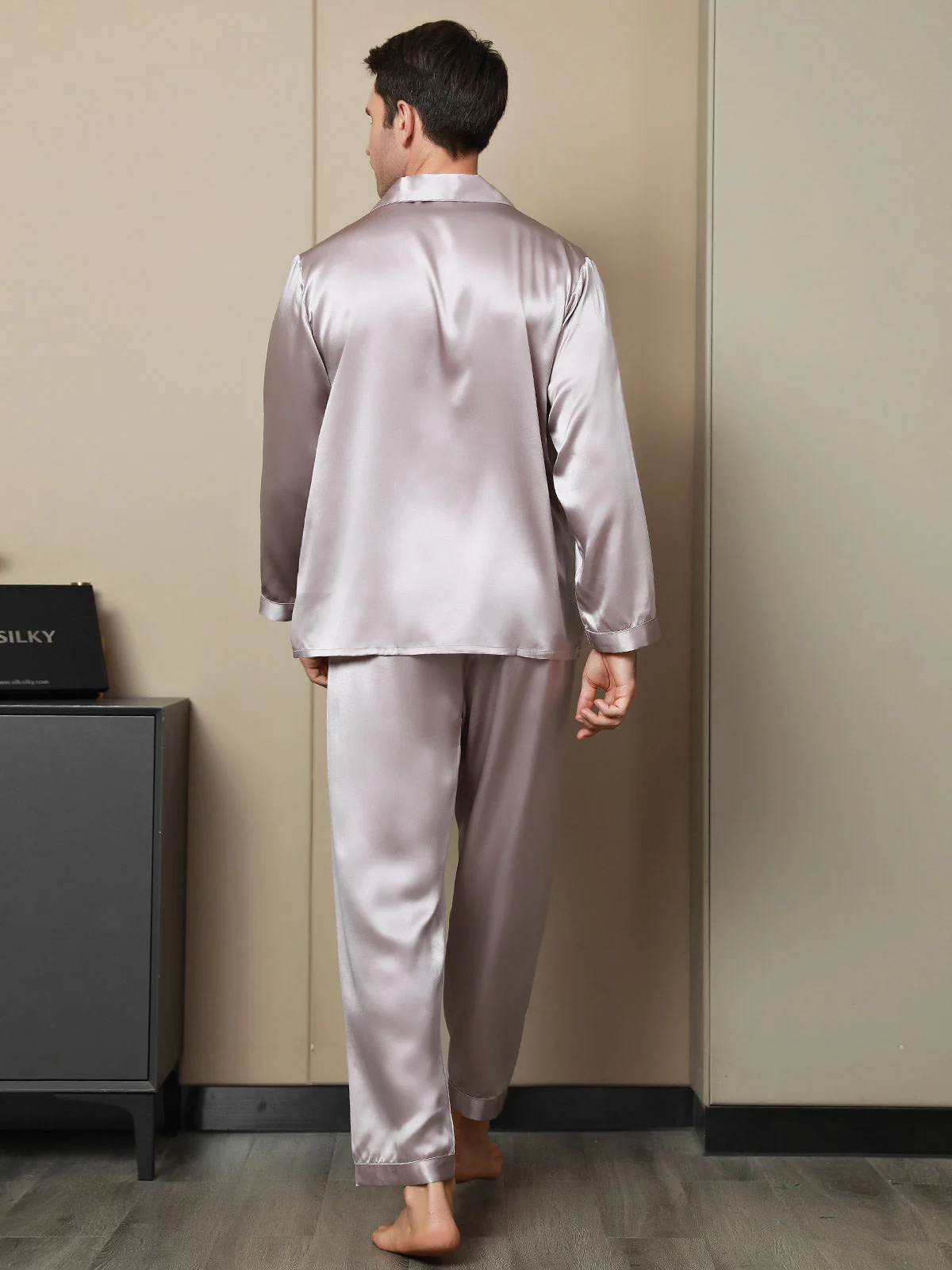 Pure Silk Long Sleeve Notch Collar Men's Pajamas Set with Button Up Design - Image 27