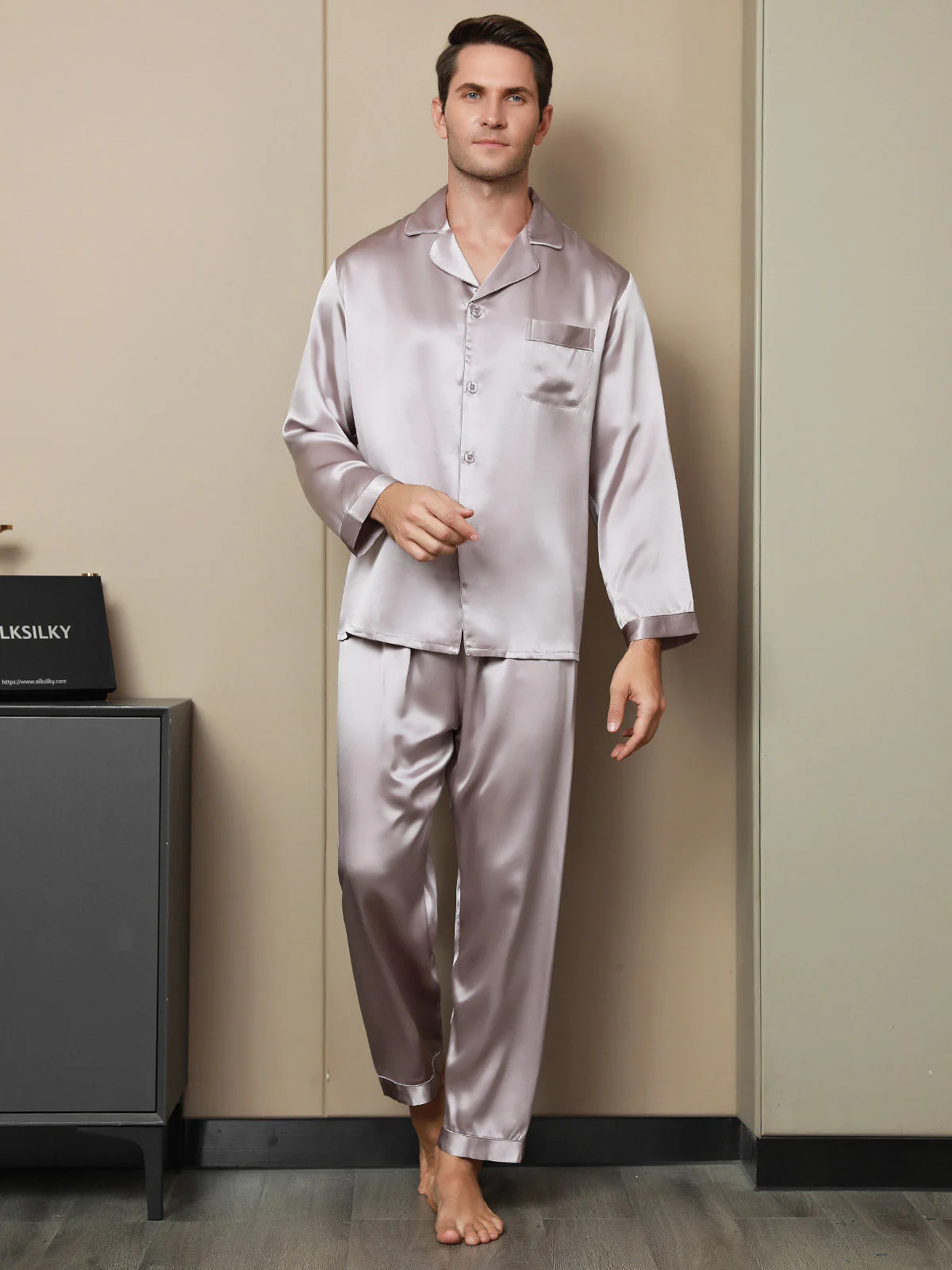 Pure Silk Long Sleeve Notch Collar Men's Pajamas Set with Button Up Design - Image 28