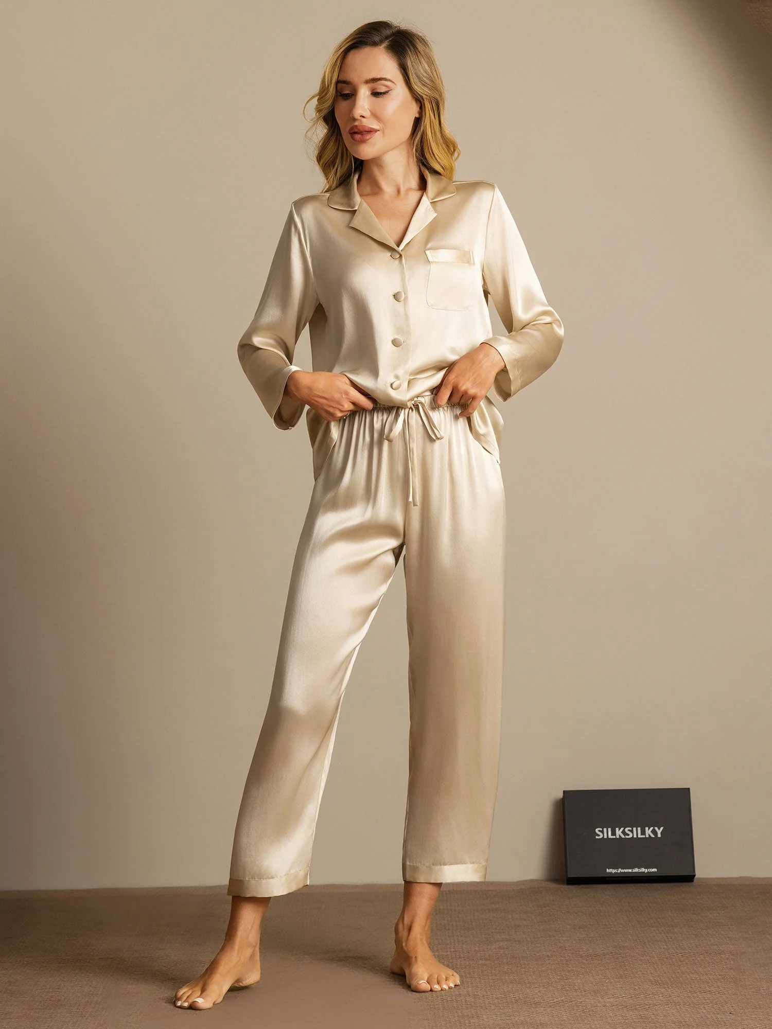 Women's Pure Silk Long Sleeve Pajamas Set - Image 44