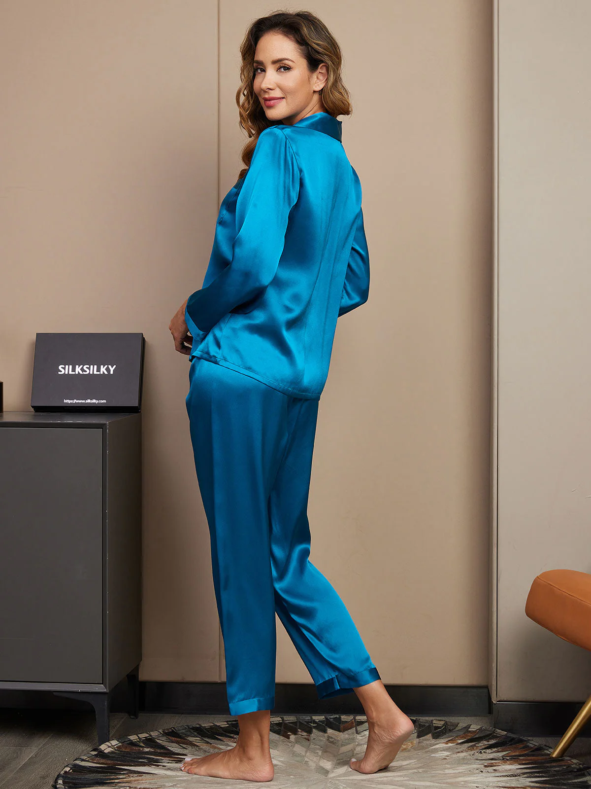 Women's Pure Silk Long Sleeve Pajamas Set - Image 51