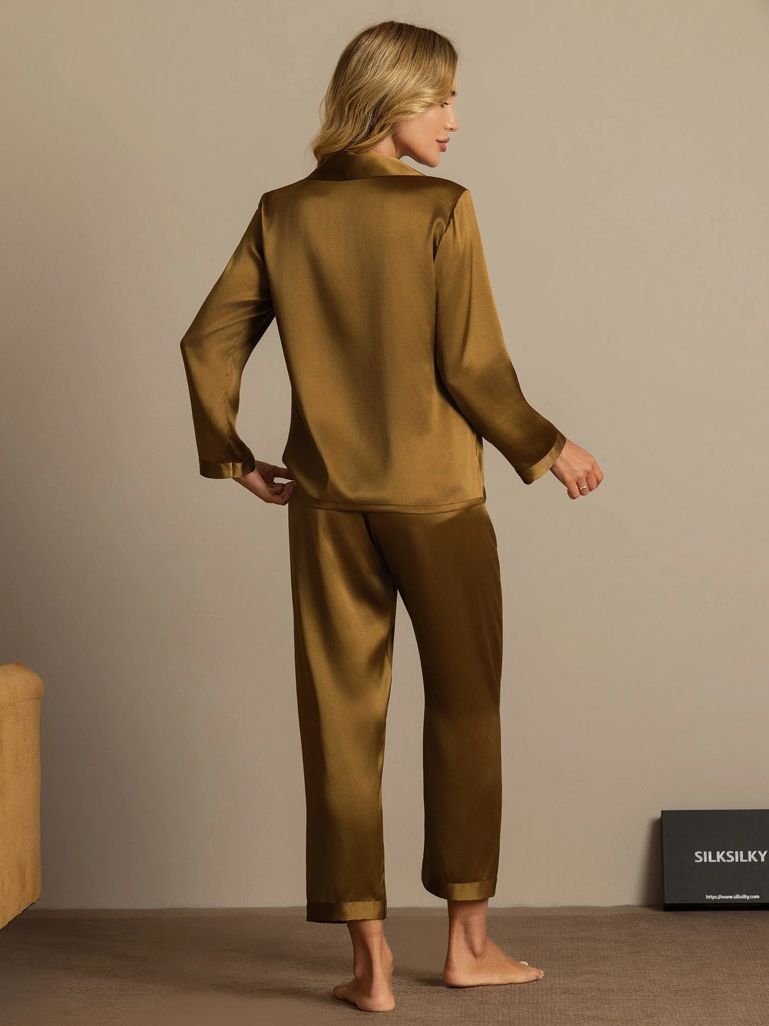 Women's Pure Silk Long Sleeve Pajamas Set - Image 56