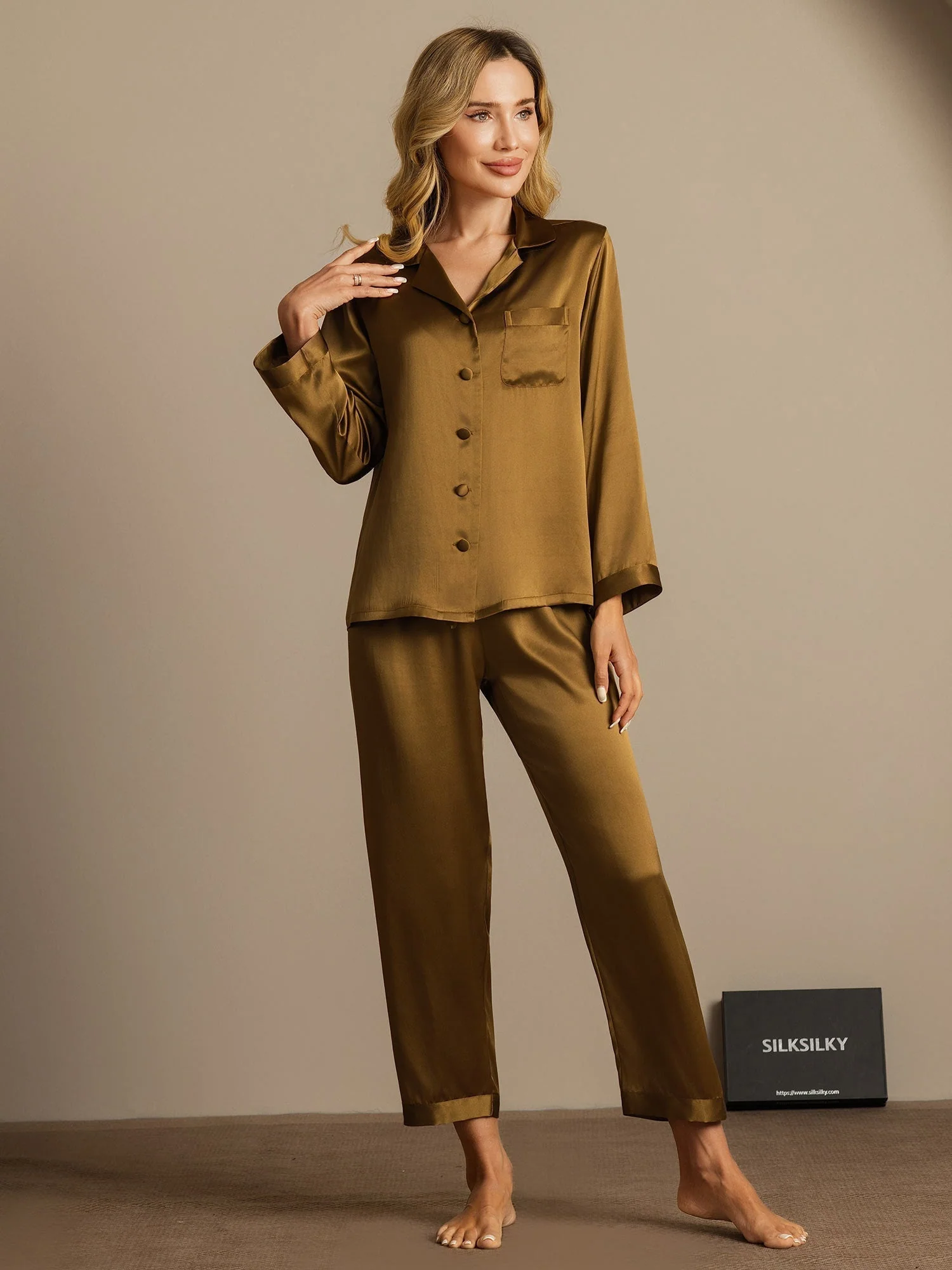 Women's Pure Silk Long Sleeve Pajamas Set - Image 59