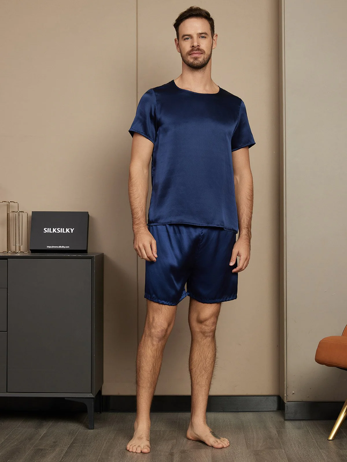 Pure Silk Short Sleeve Round Neck Men's Pajamas Set with Shorts - Image 10