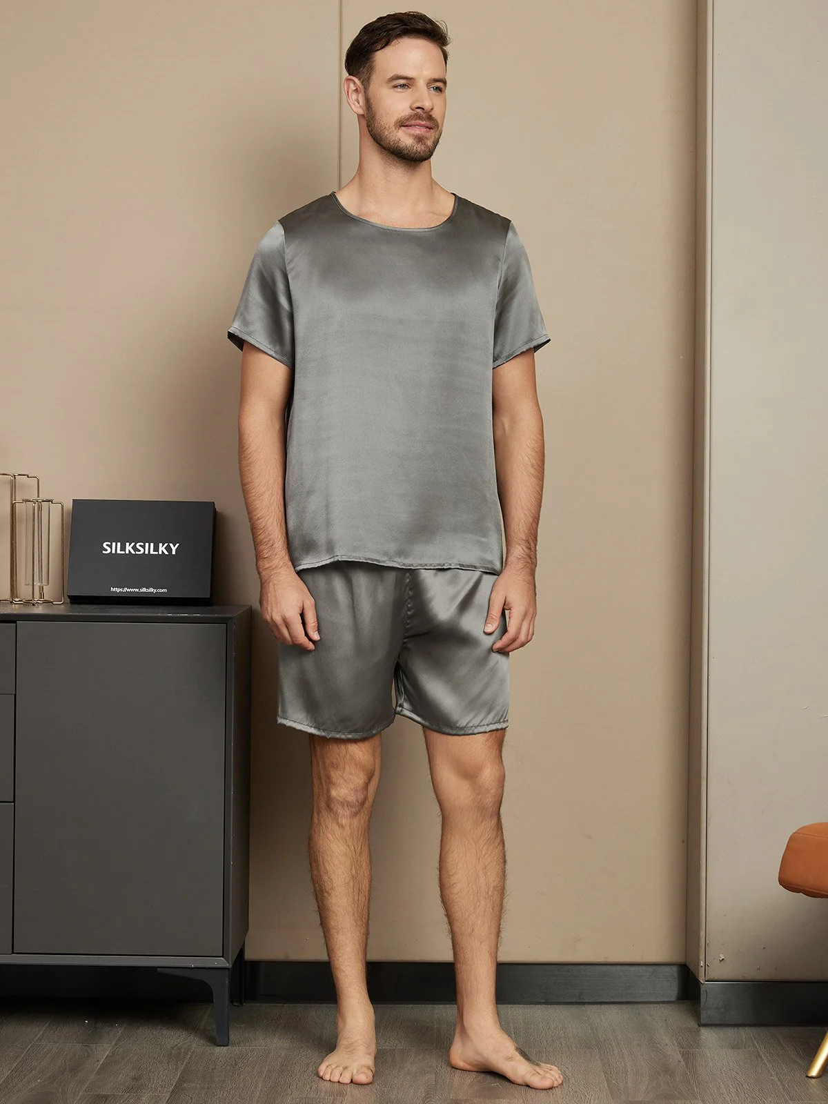Pure Silk Short Sleeve Round Neck Men's Pajamas Set with Shorts - Image 11