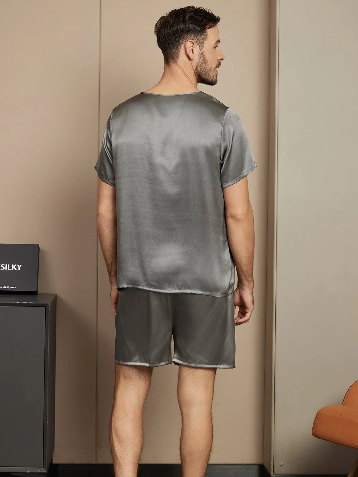 Pure Silk Short Sleeve Round Neck Men's Pajamas Set with Shorts - Image 12