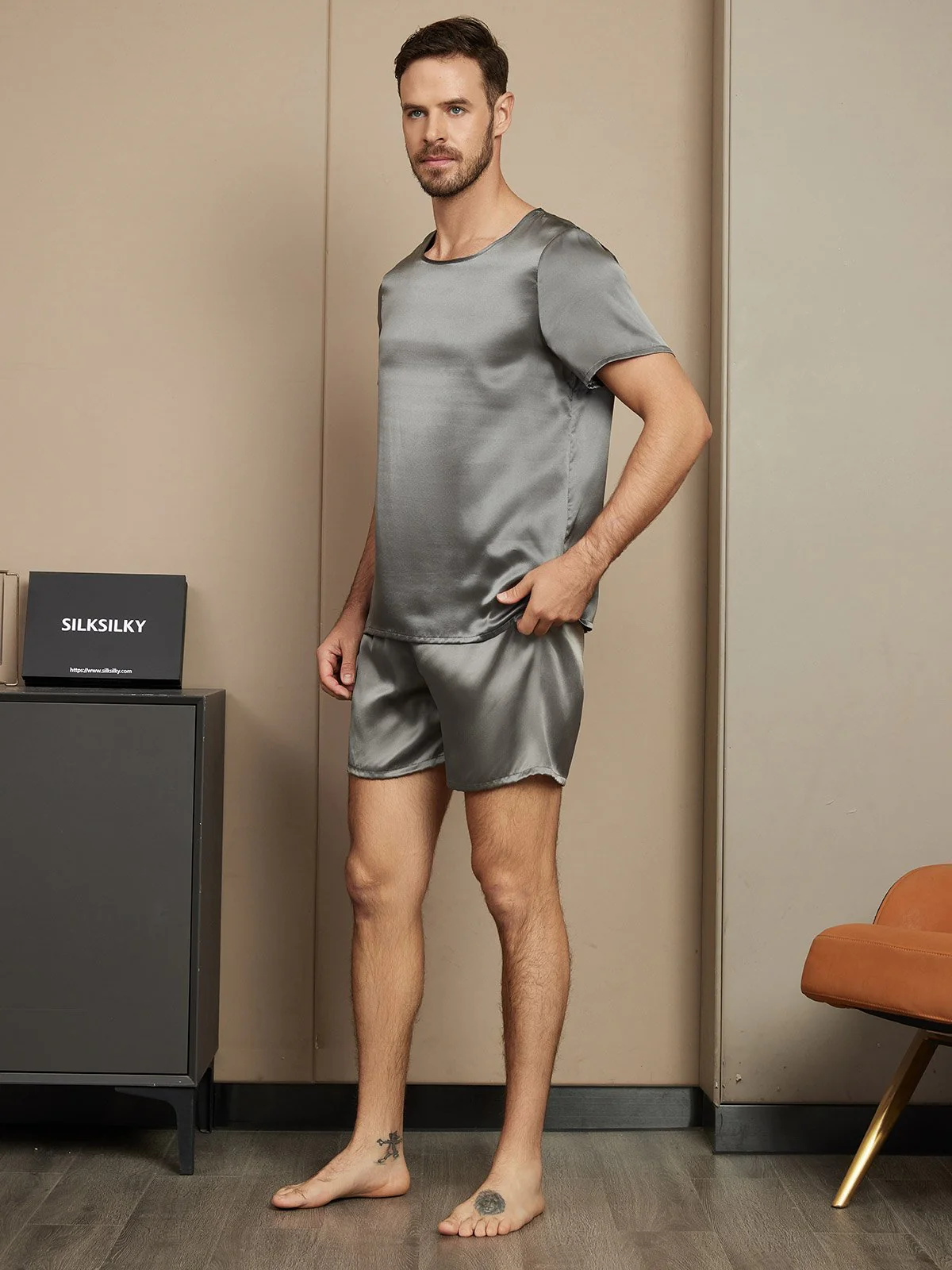 Pure Silk Short Sleeve Round Neck Men's Pajamas Set with Shorts - Image 13