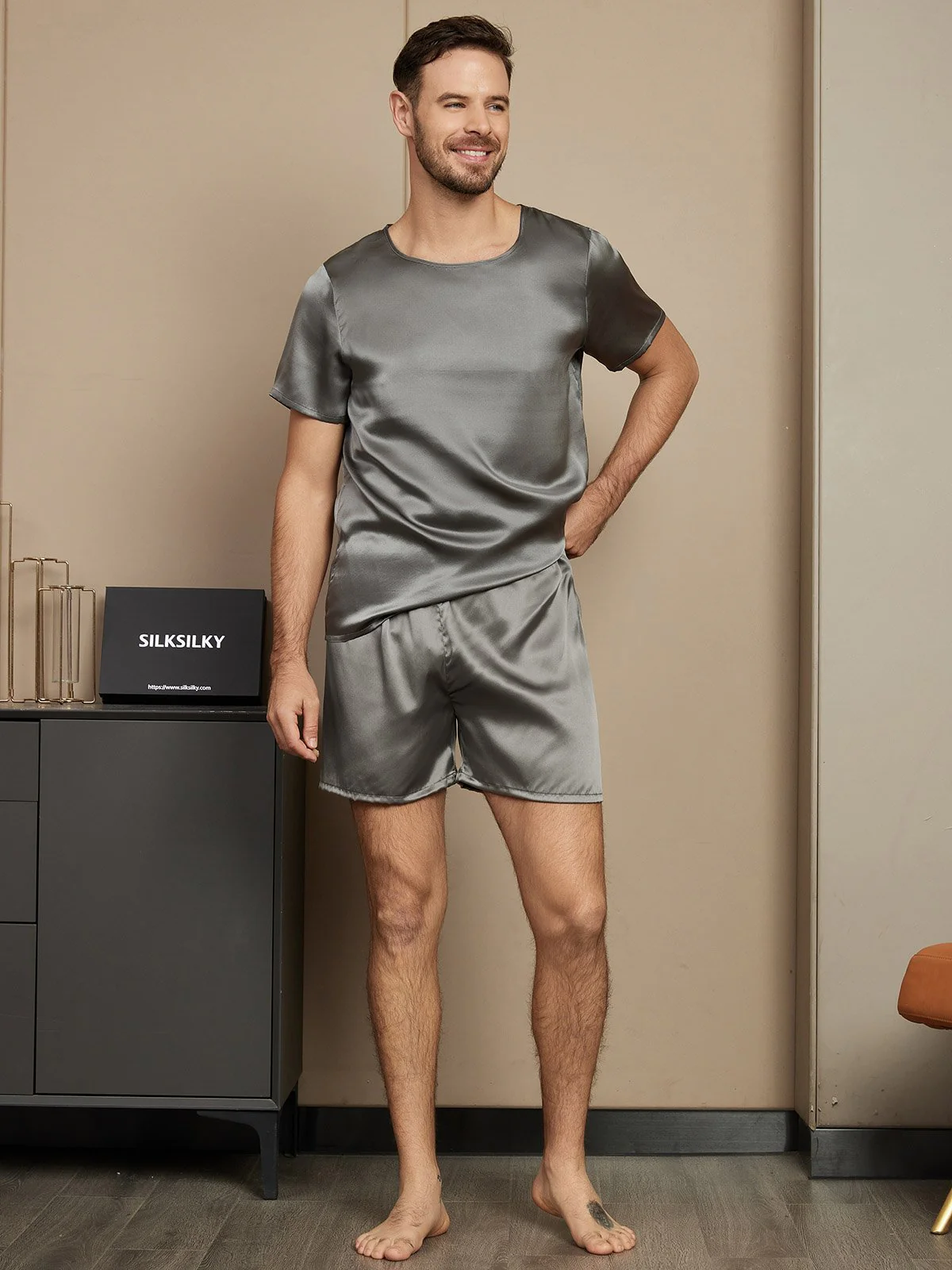 Pure Silk Short Sleeve Round Neck Men's Pajamas Set with Shorts - Image 14