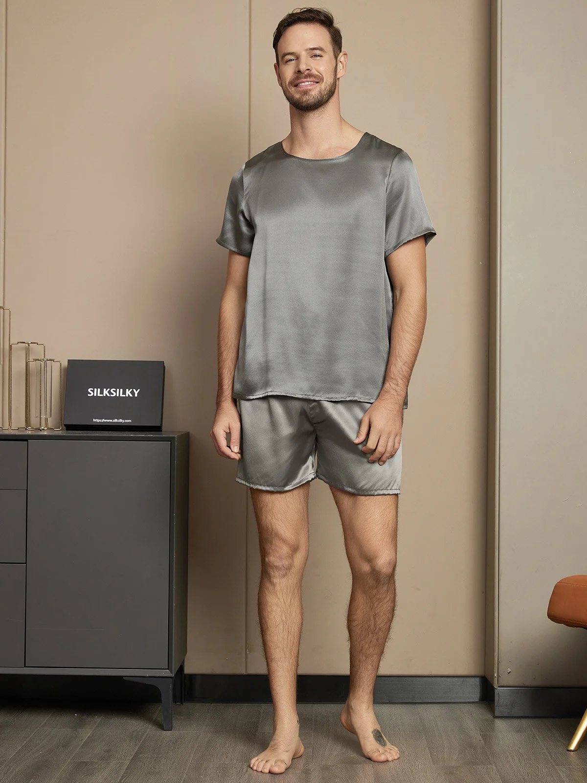 Pure Silk Short Sleeve Round Neck Men's Pajamas Set with Shorts - Image 15