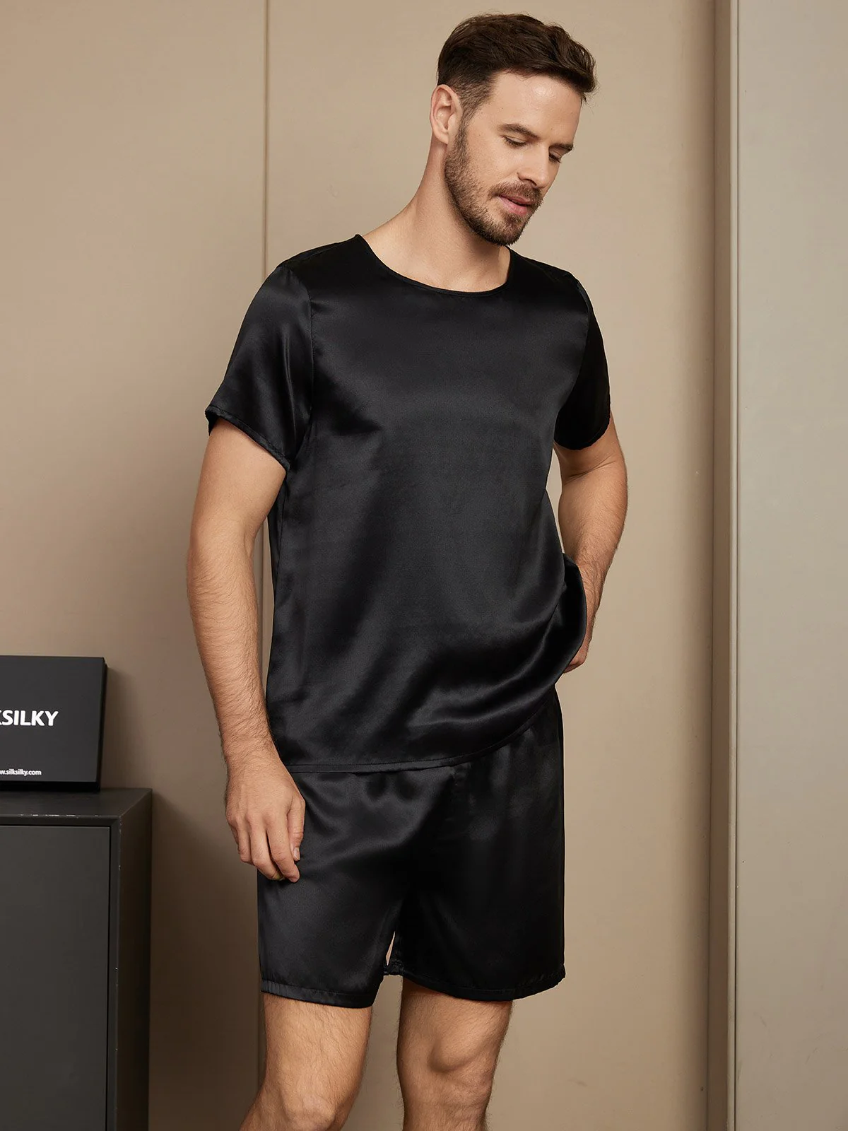 Pure Silk Short Sleeve Round Neck Men's Pajamas Set with Shorts - Image 3