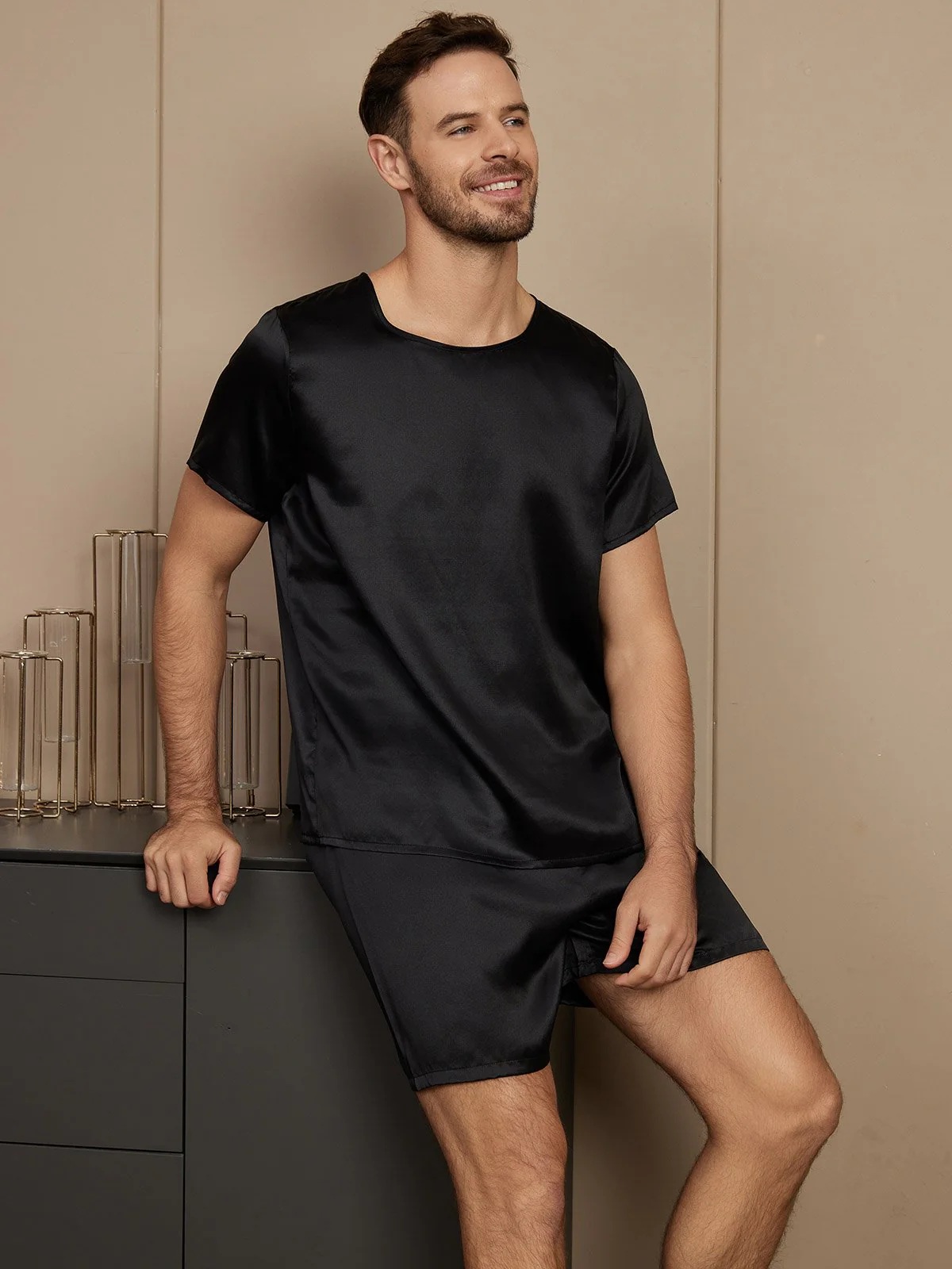 Pure Silk Short Sleeve Round Neck Men's Pajamas Set with Shorts - Image 4
