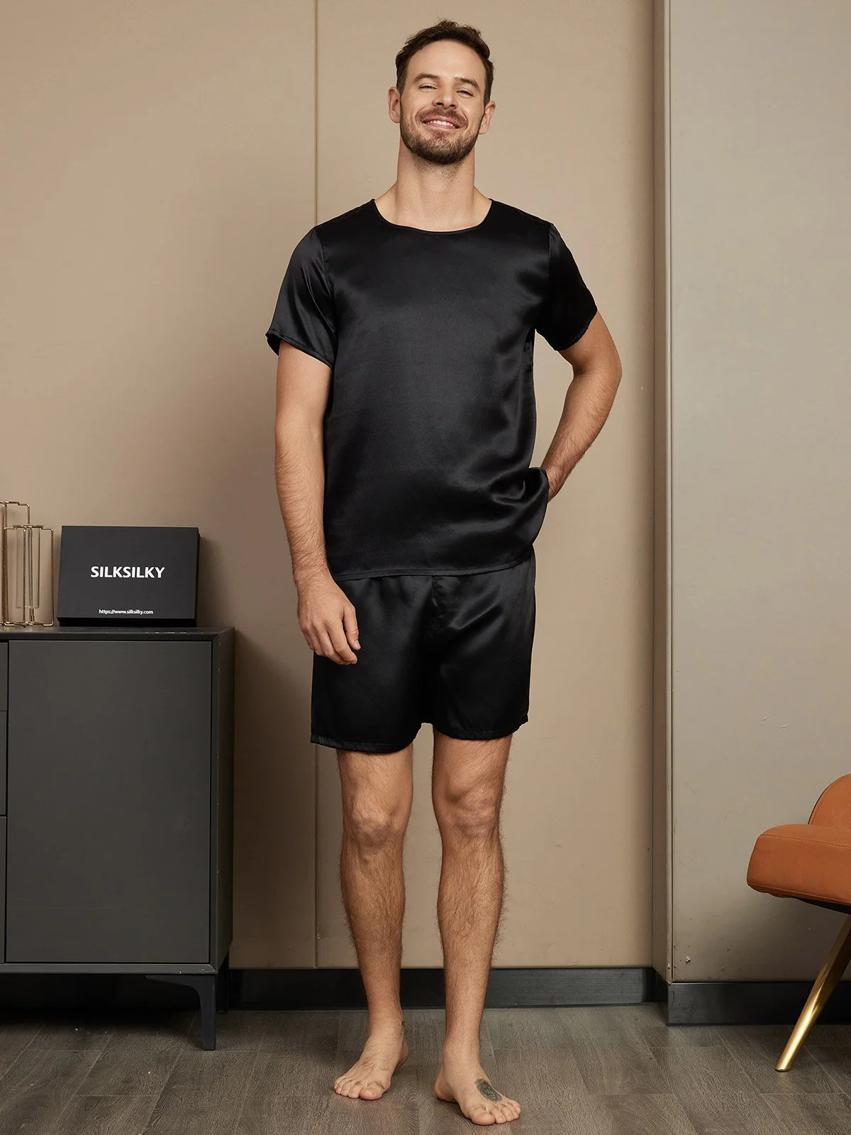 Pure Silk Short Sleeve Round Neck Men's Pajamas Set with Shorts - Image 5