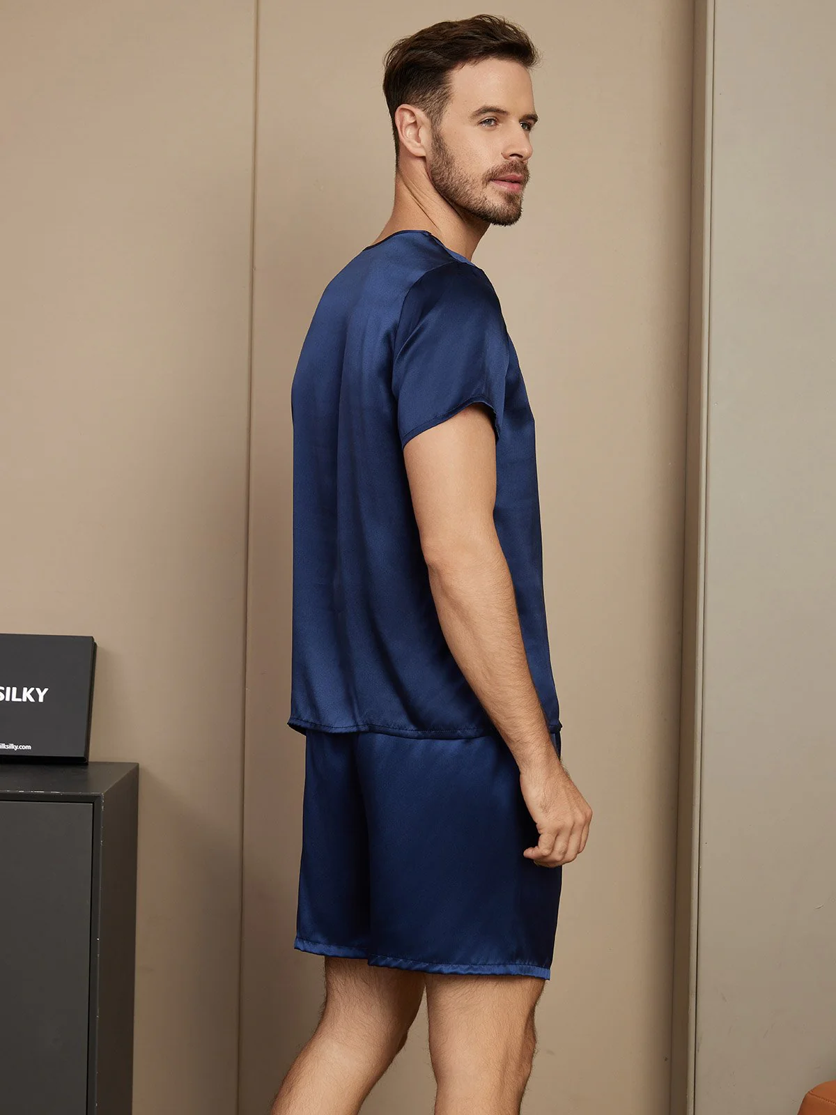 Pure Silk Short Sleeve Round Neck Men's Pajamas Set with Shorts - Image 7