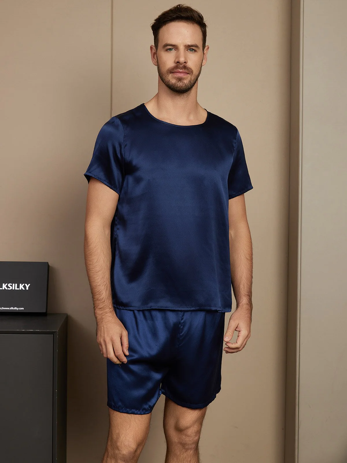 Pure Silk Short Sleeve Round Neck Men's Pajamas Set with Shorts - Image 8
