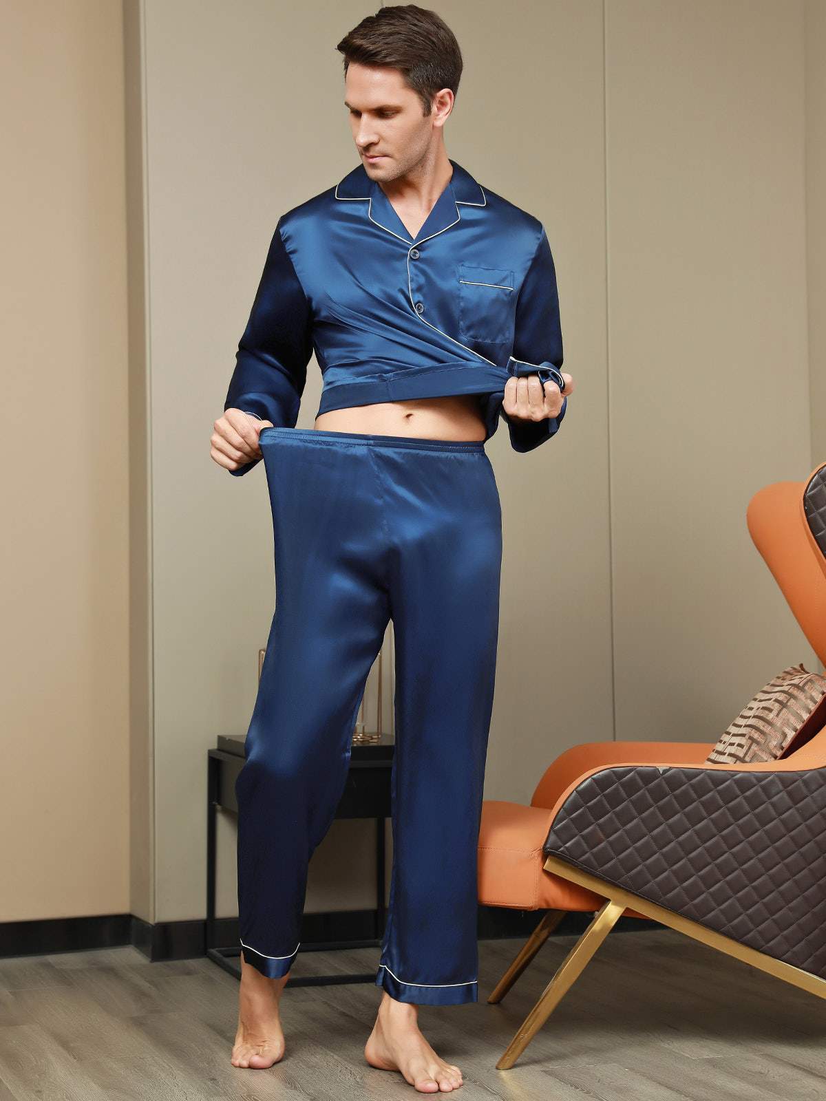 Pure Silk Long Sleeve Men's Pajamas Set - Image 9