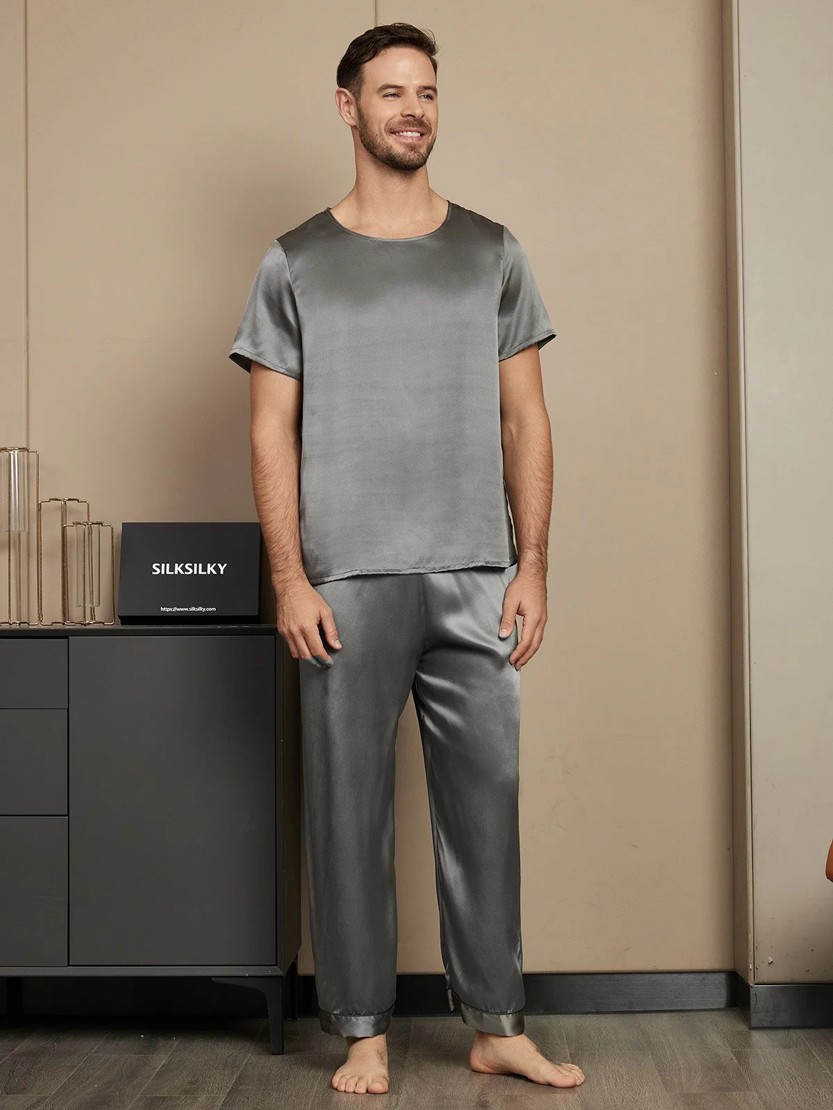 Pure Silk Short Sleeve Round Neck Men's Pajamas Set with Pants - Image 11
