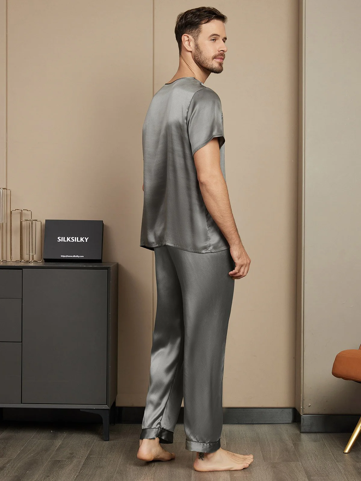 Pure Silk Short Sleeve Round Neck Men's Pajamas Set with Pants - Image 12