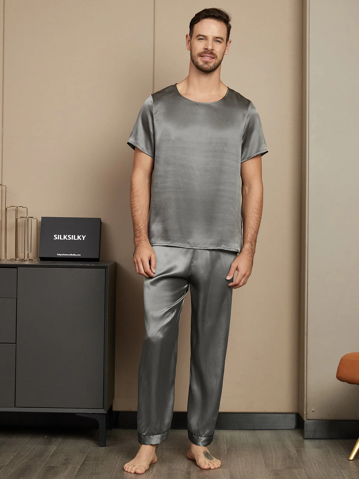 Pure Silk Short Sleeve Round Neck Men's Pajamas Set with Pants - Image 13