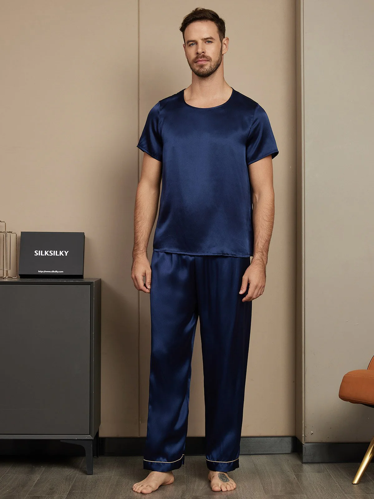 Pure Silk Short Sleeve Round Neck Men's Pajamas Set with Pants - Image 3