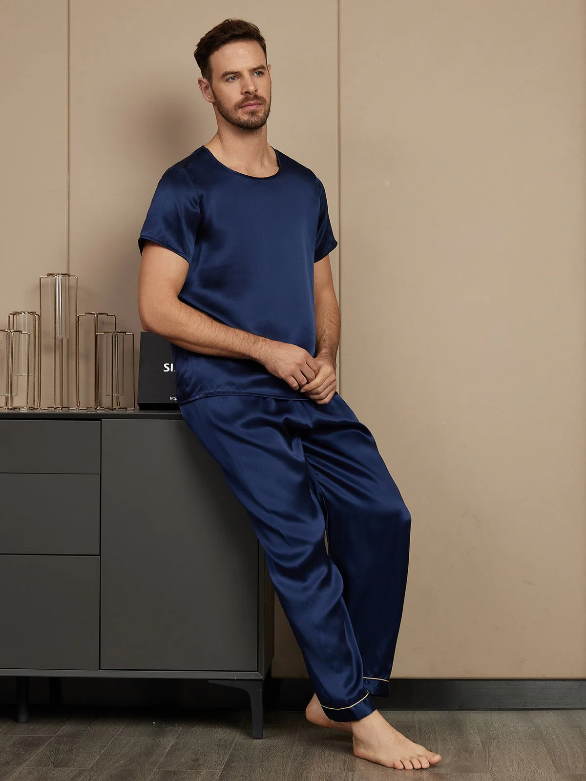 Pure Silk Short Sleeve Round Neck Men's Pajamas Set with Pants - Image 5