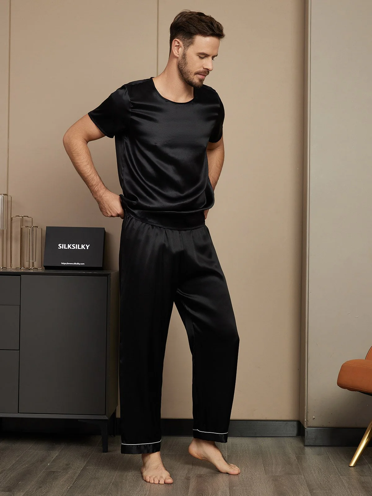 Pure Silk Short Sleeve Round Neck Men's Pajamas Set with Pants - Image 9
