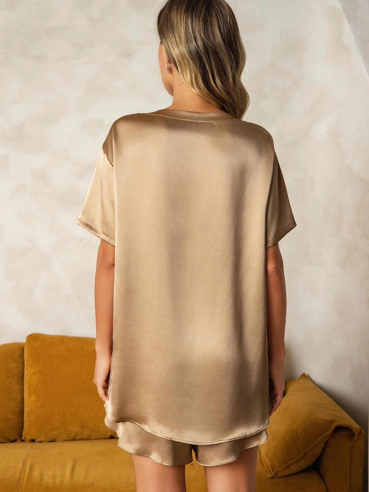 Pure Silk Short Sleeve Round Neck Women's Pajamas Set - Image 31