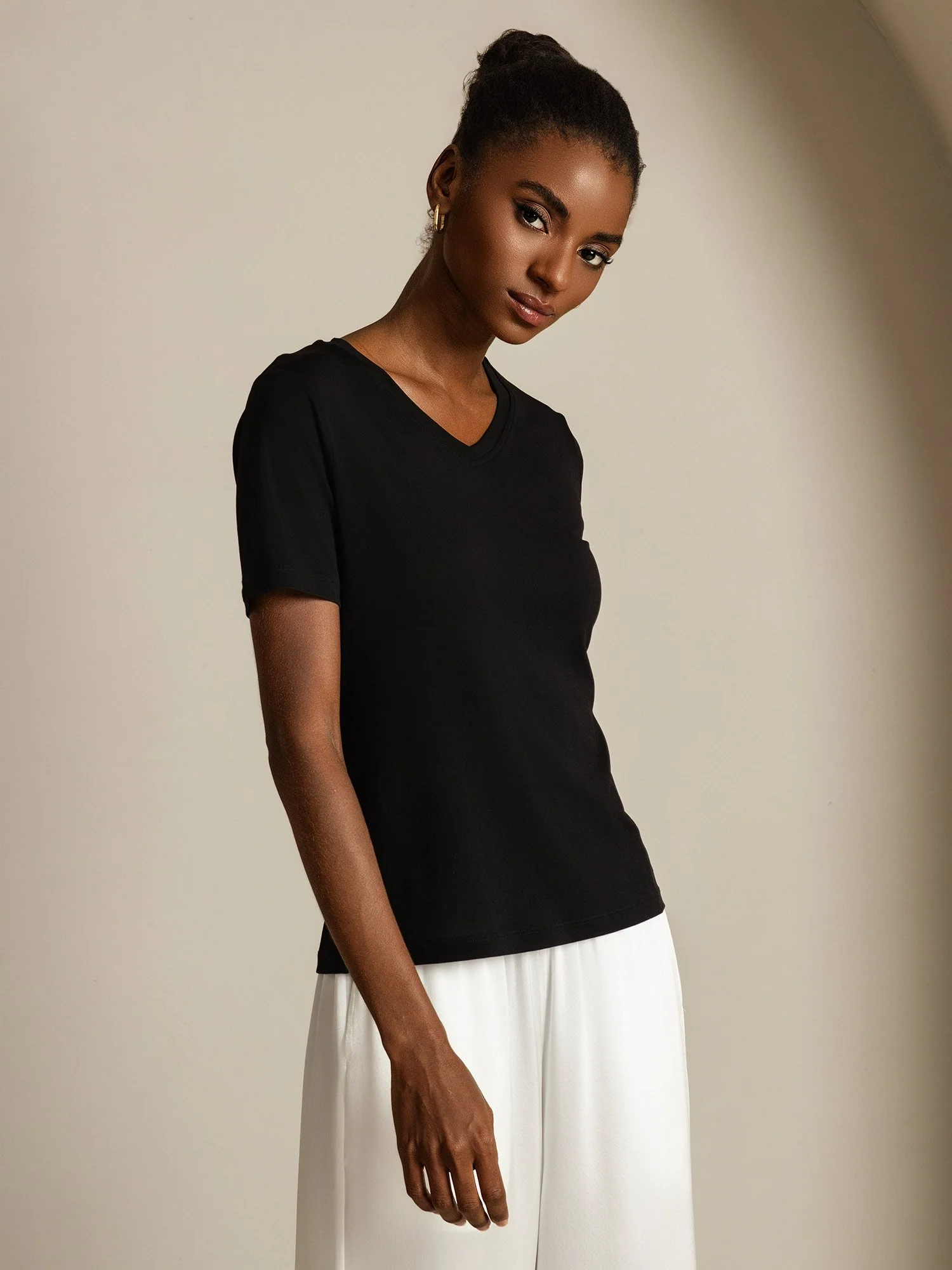 Pure Silk V Neck Short-Sleeve Snag-Resistant Women's T-Shirt - Image 12