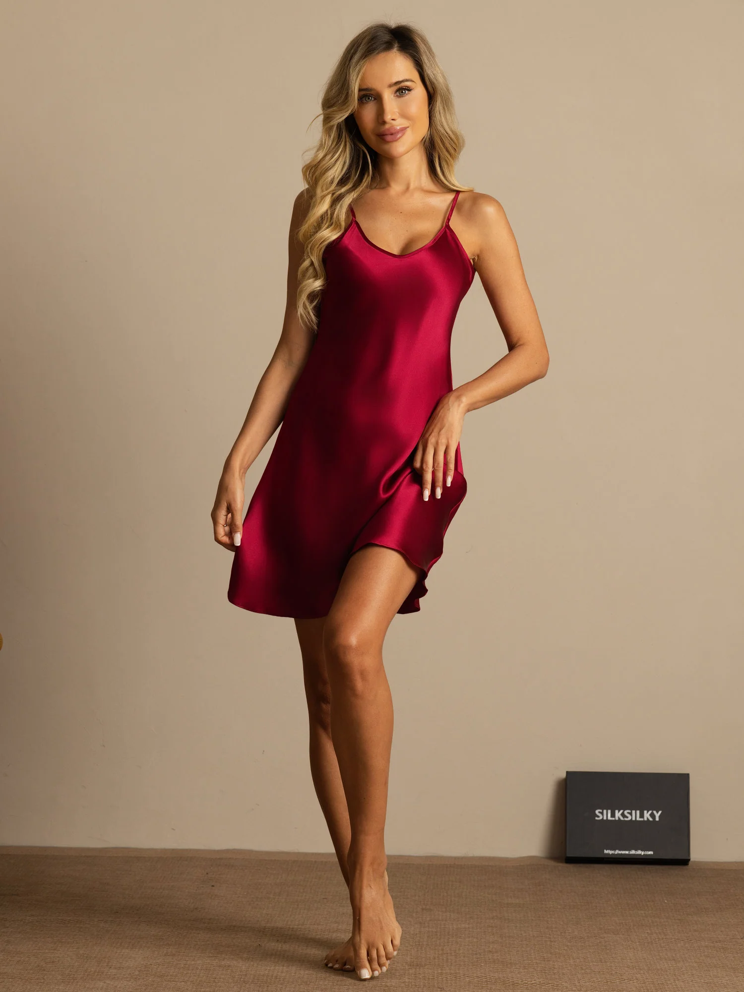 Pure Silk Spaghetti Strap V-neck Short Nightgown - Image 27