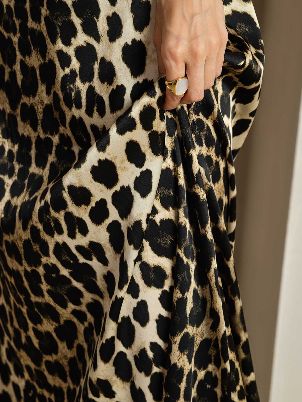 Clearance - 19Momme Silk Leopard Print Cap Sleeve Midi Dress - Image 5