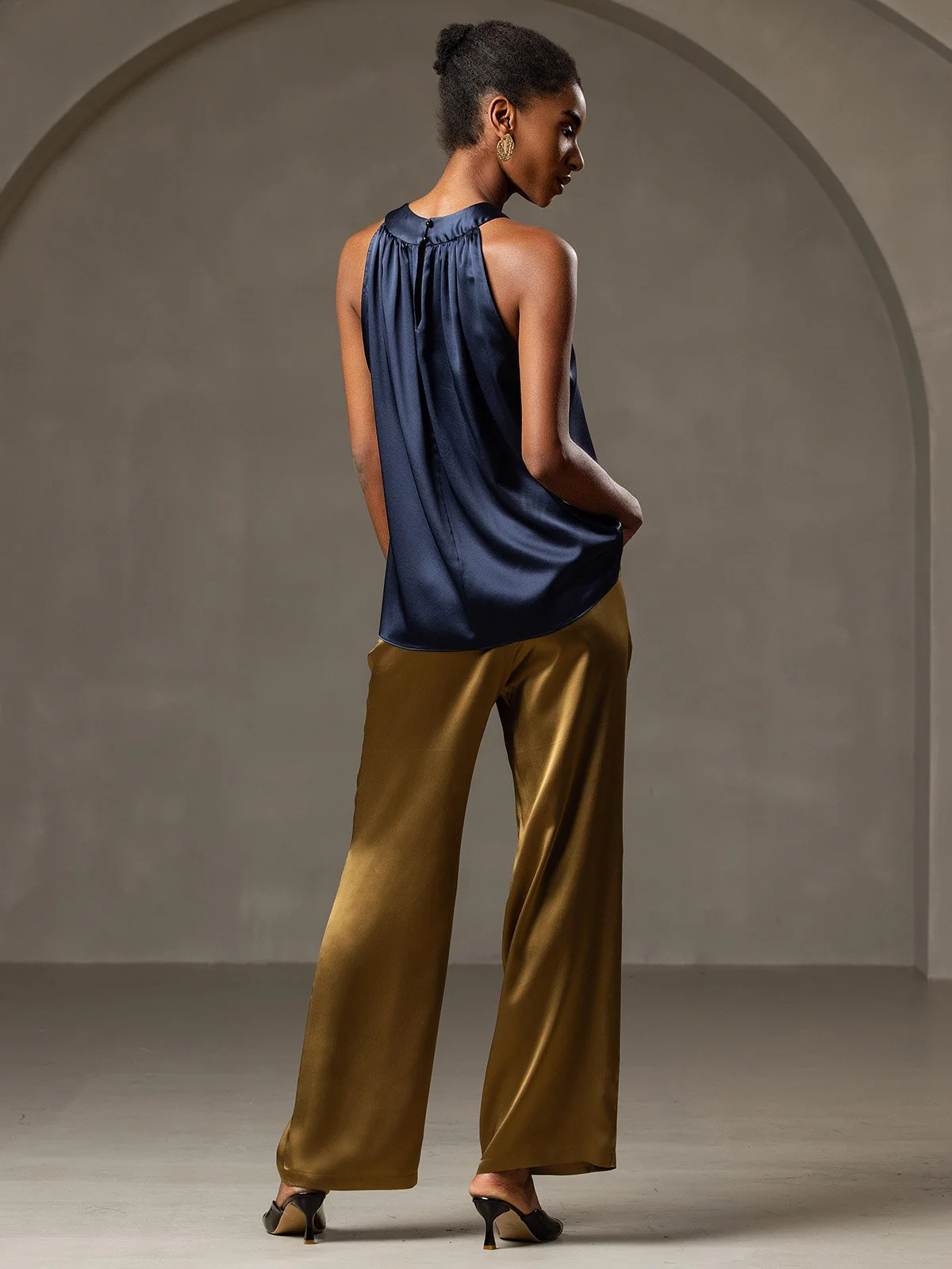 19Momme Silk Sleeveless Halter Neck Women's Top - Image 2