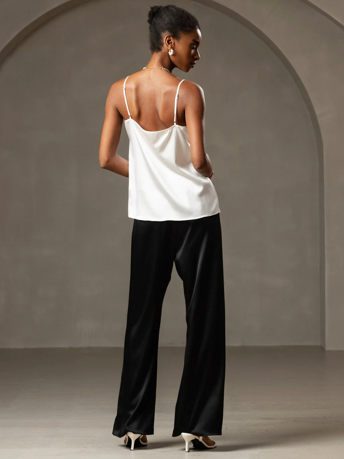 19Momme Silk Spaghetti Strap Round Neck Camisoles - Image 2