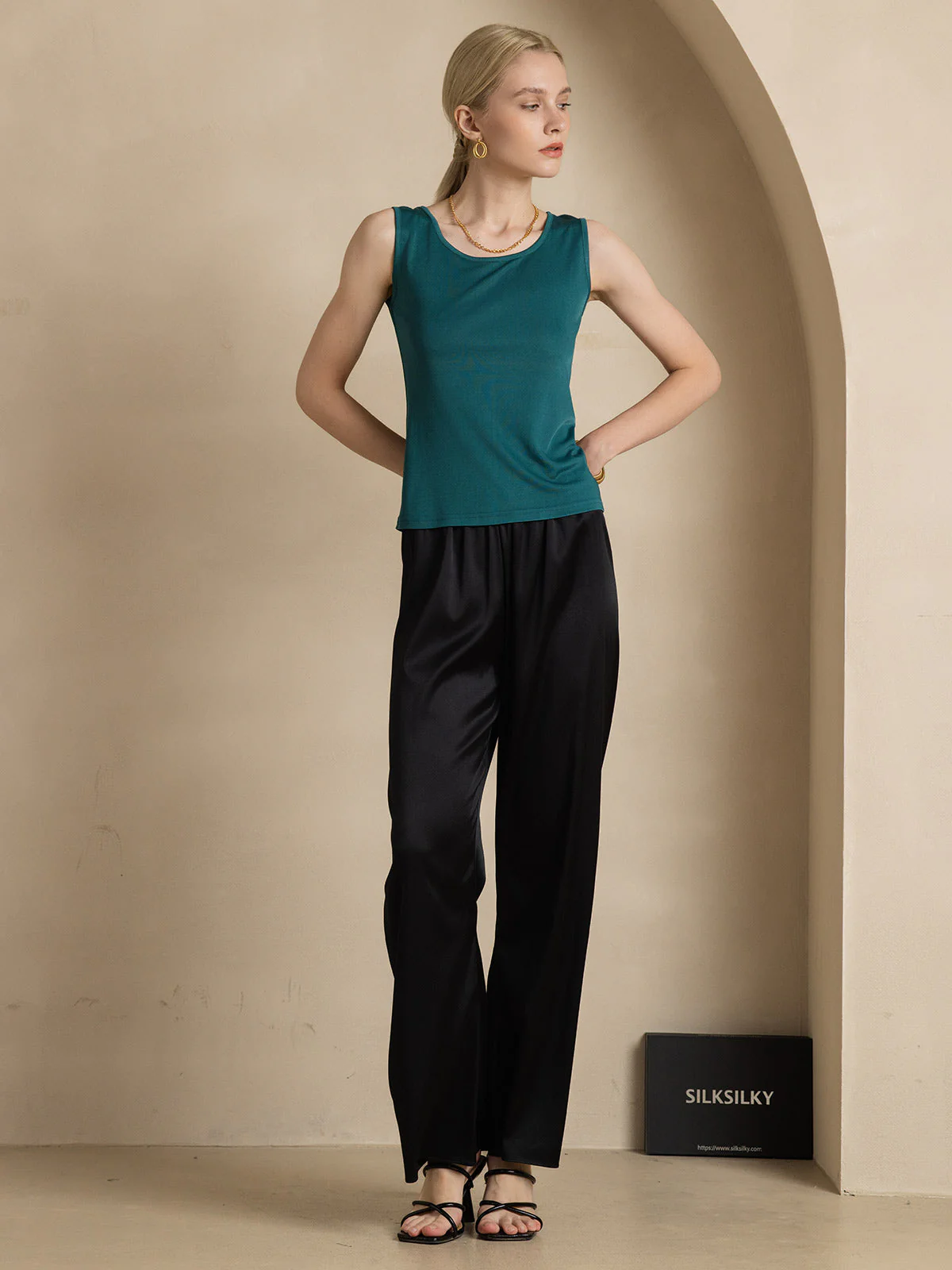 Pure Silk Sleeveless Round Neck Women's Tank Top - Image 38