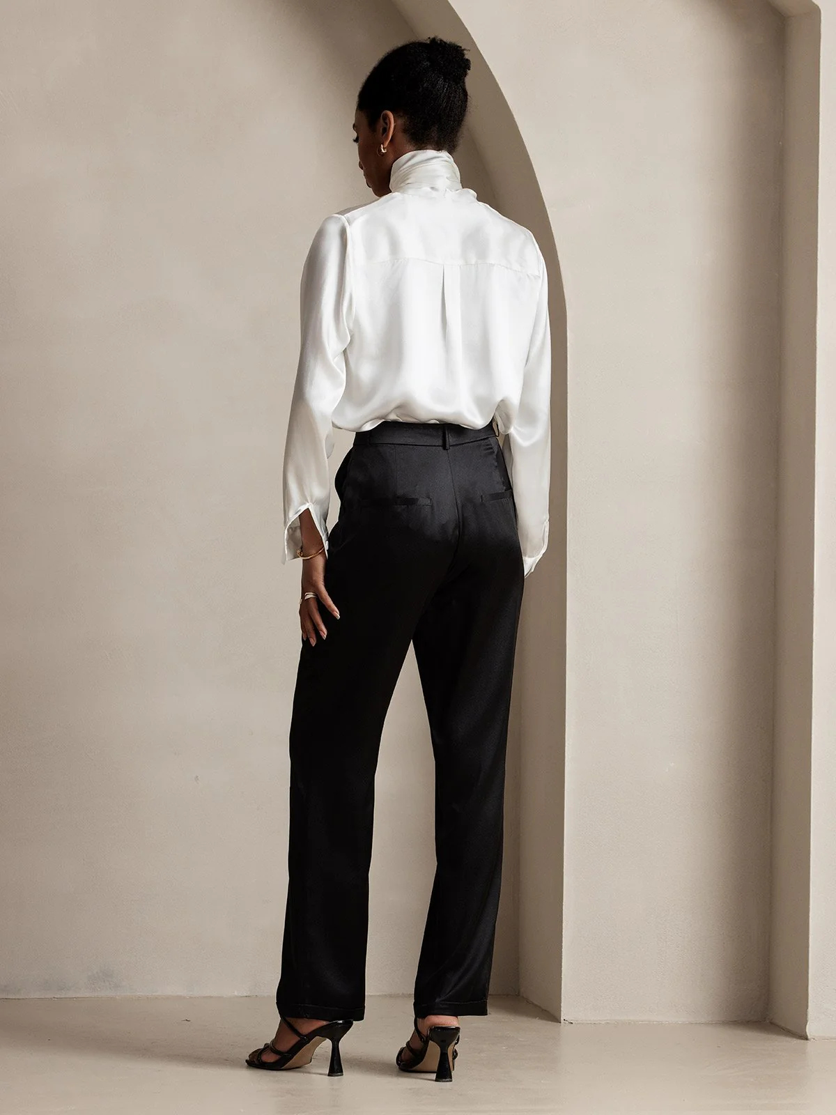 19Momme Silk High Waist Straight Fit Women's Pants with Zipper Side Pockets Design - Image 4