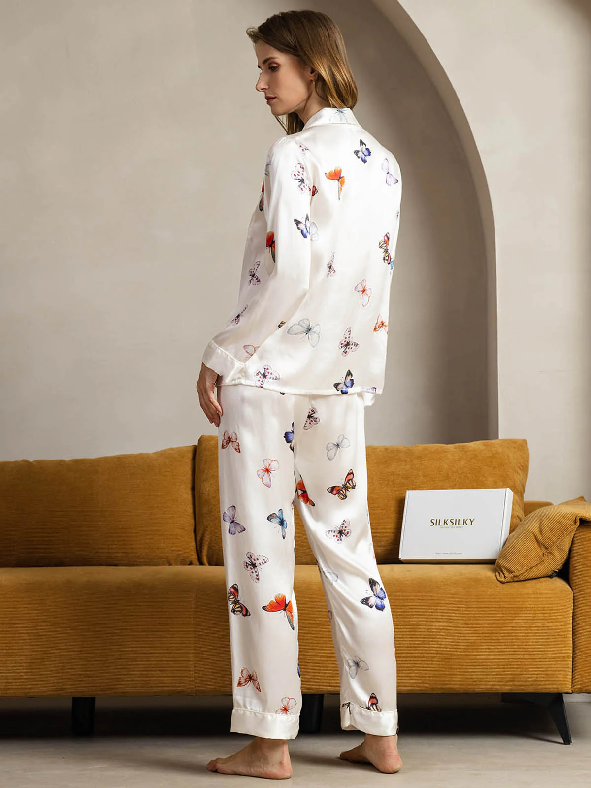 Women's Pure Silk White Butterfly Print Long Sleeve Notch Collar Pajamas Set - Image 2